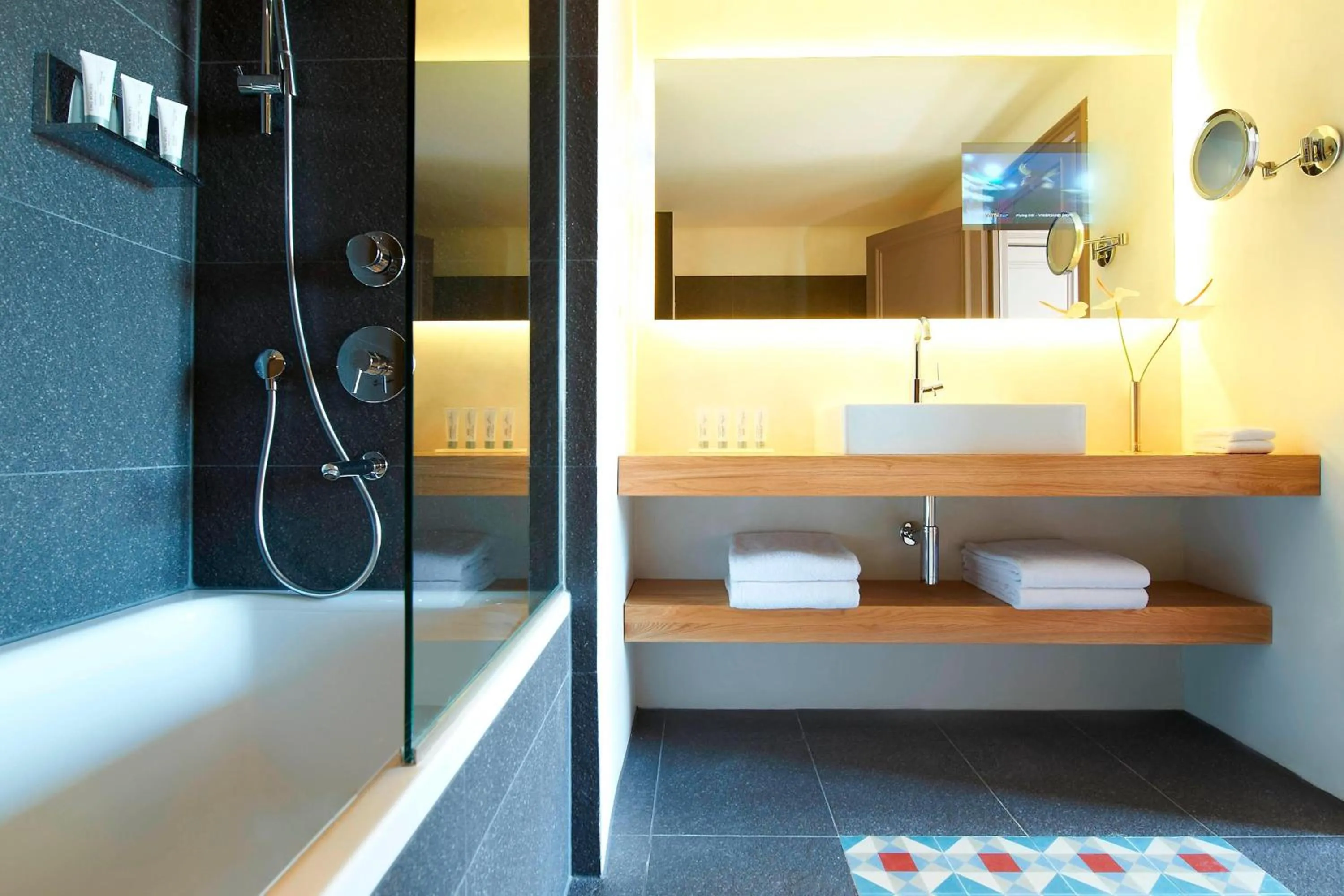 Bathroom in Le Meridien Barcelona