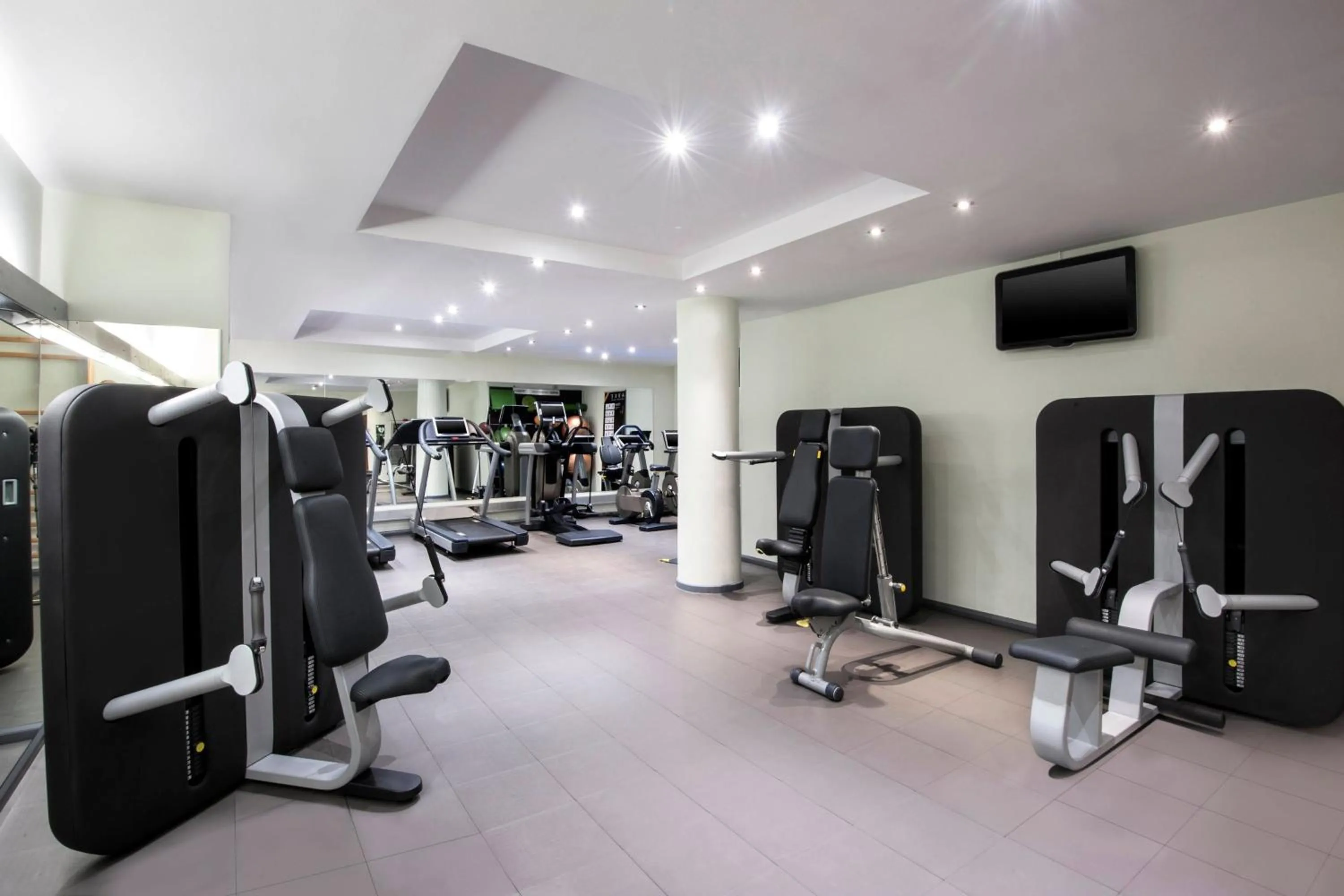 Fitness centre/facilities in Le Meridien Barcelona