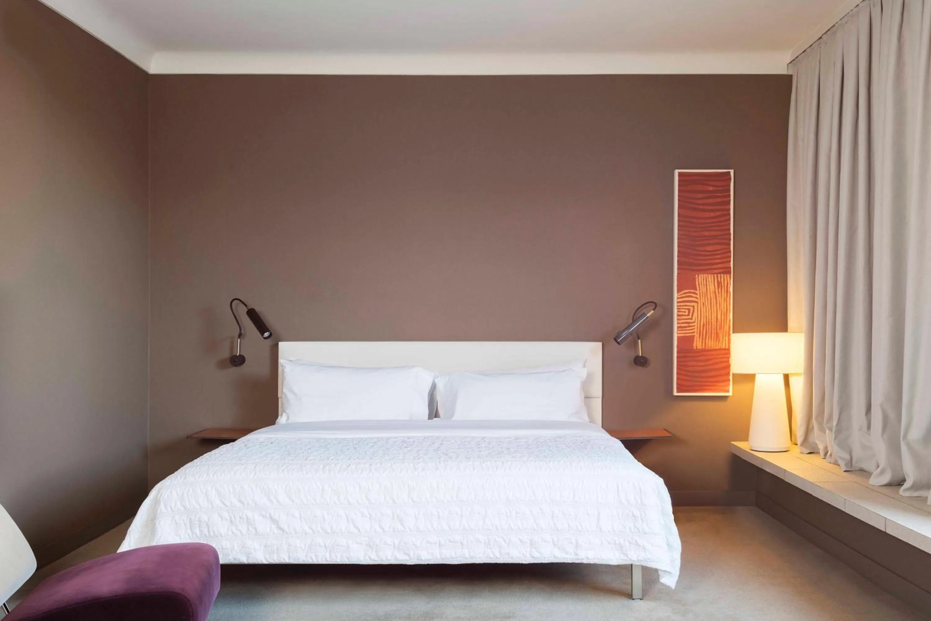 Photo of the whole room, Bed in Le Meridien Barcelona