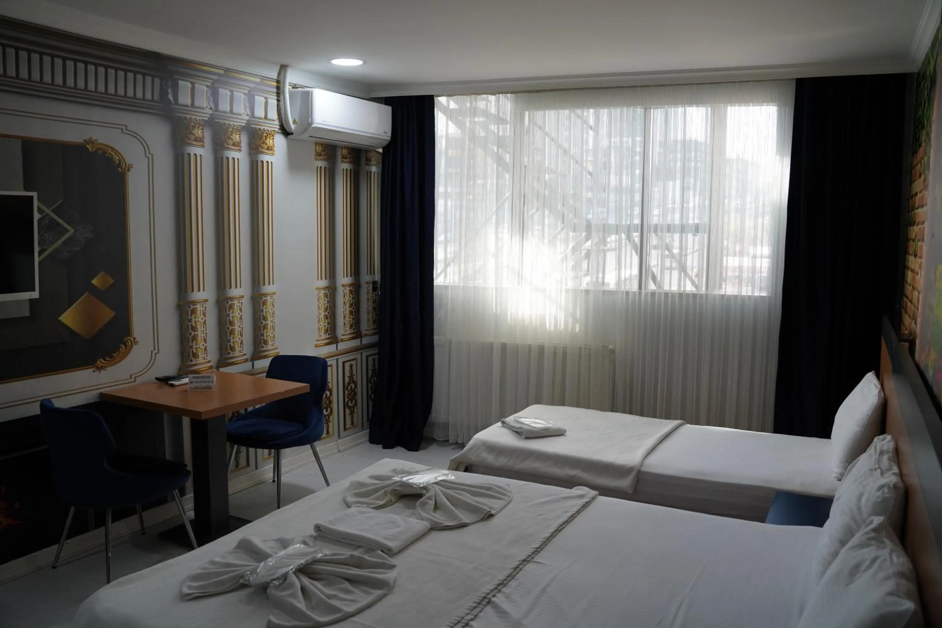 Standard Twin Room in Heraldic Room Hotel