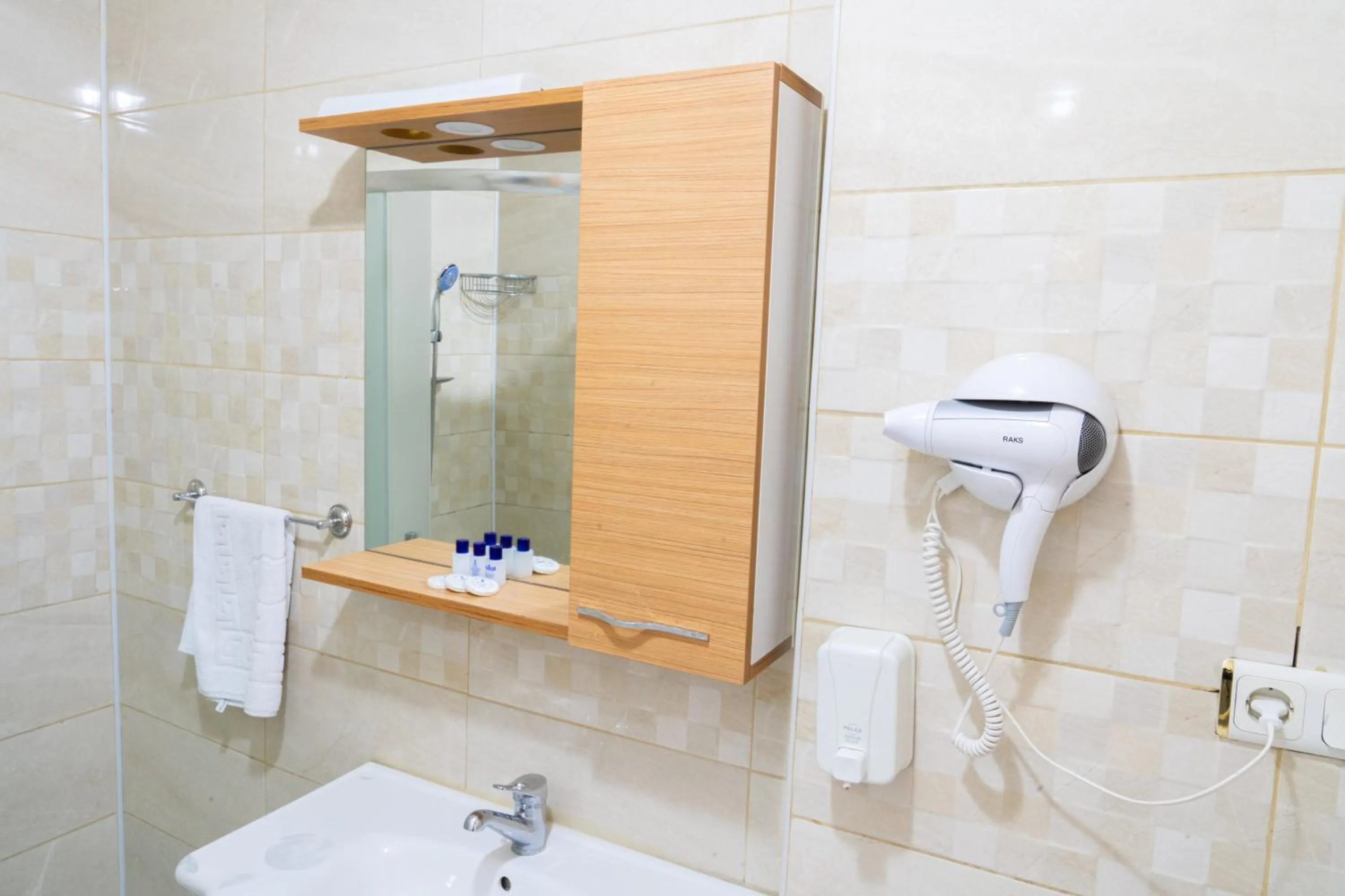 Bathroom in Heraldic Room Hotel
