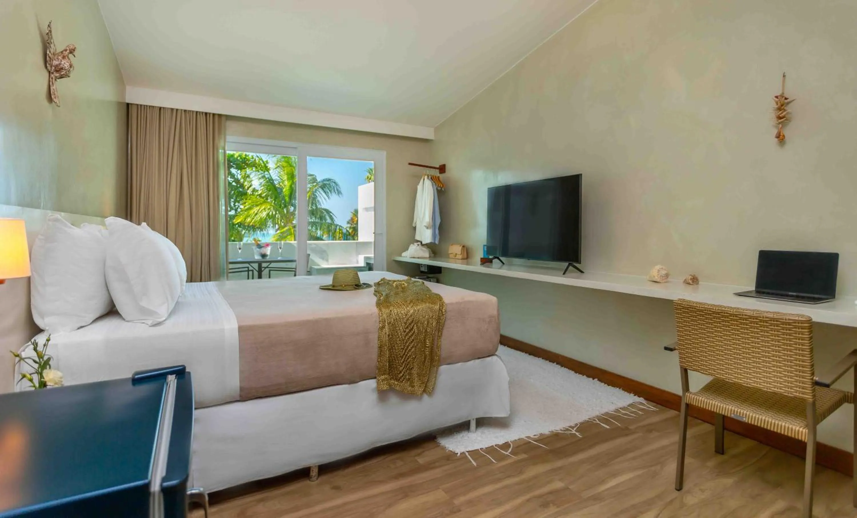 Bed in Aqua by Sambass