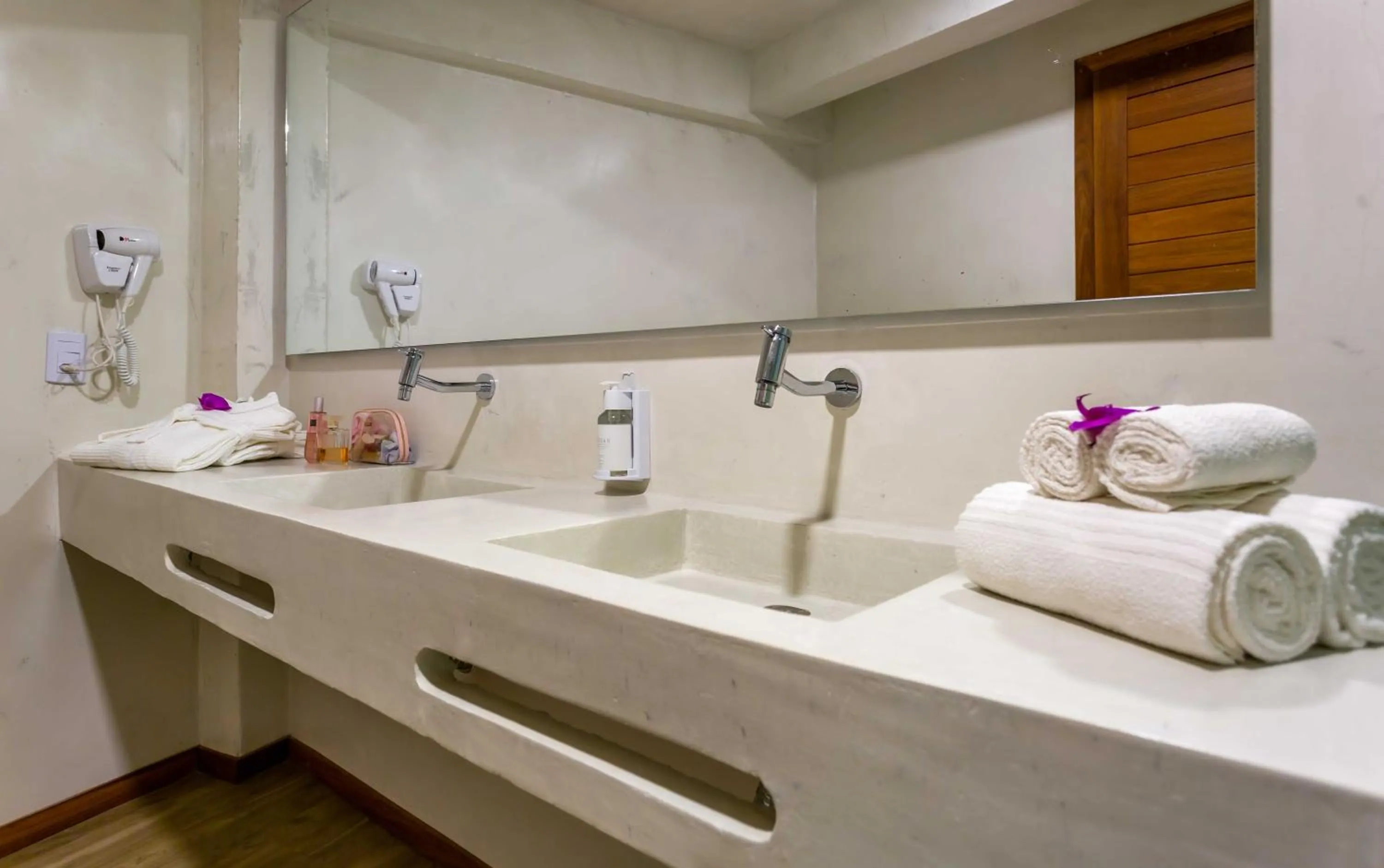 Bathroom in Aqua by Sambass