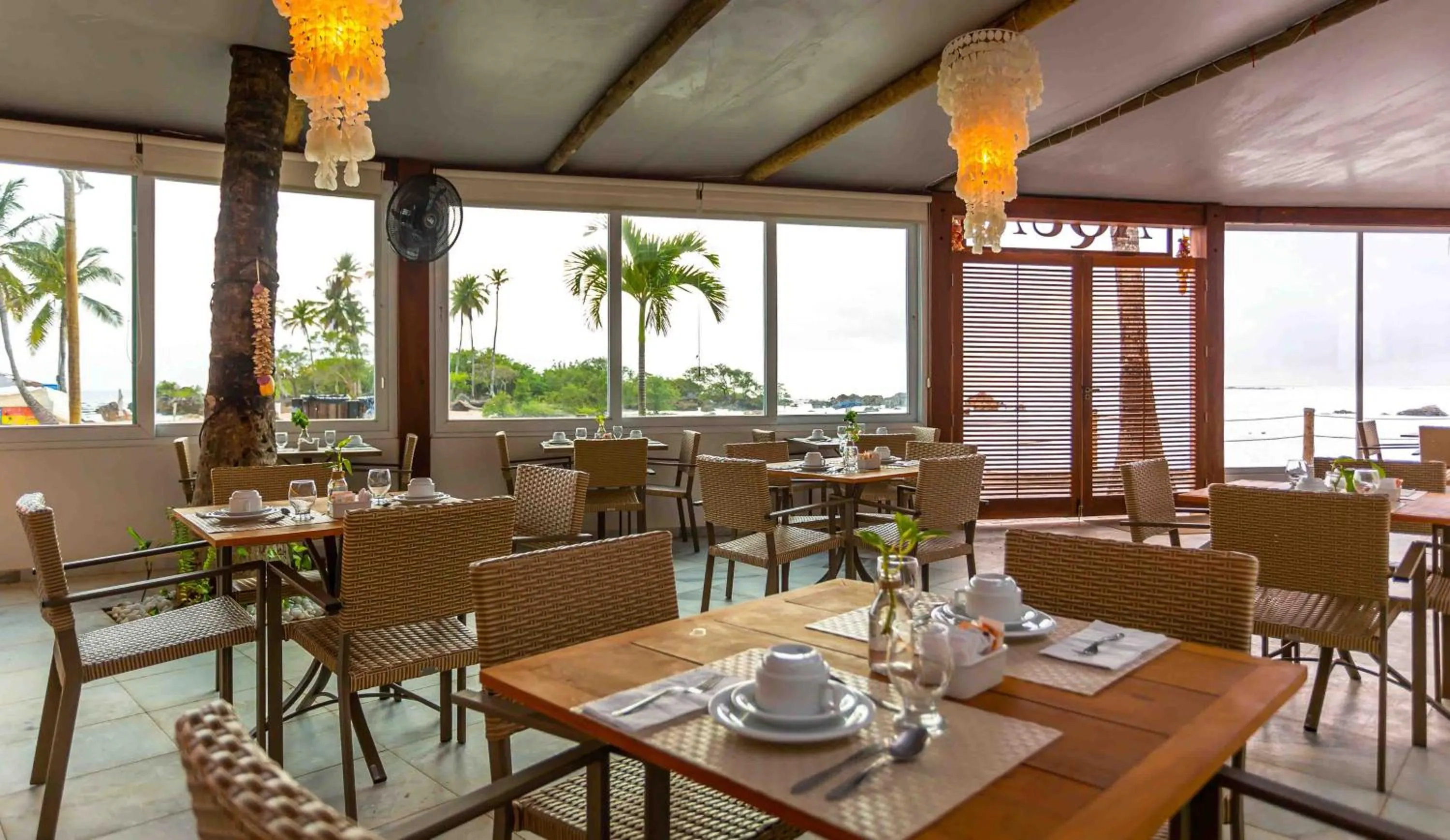 Breakfast in Aqua by Sambass