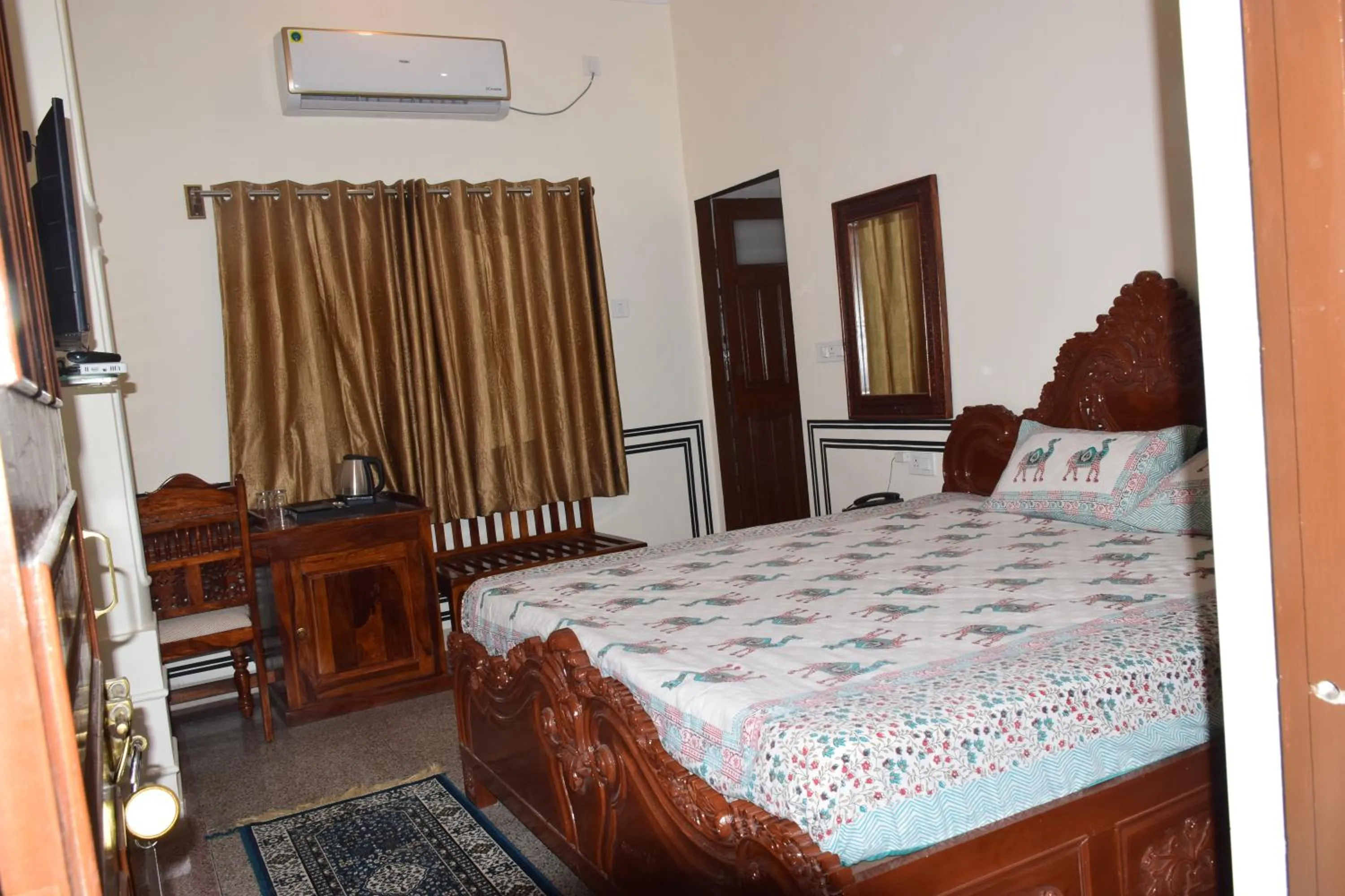 Bedroom, Bed in Hotel MSD Niwas