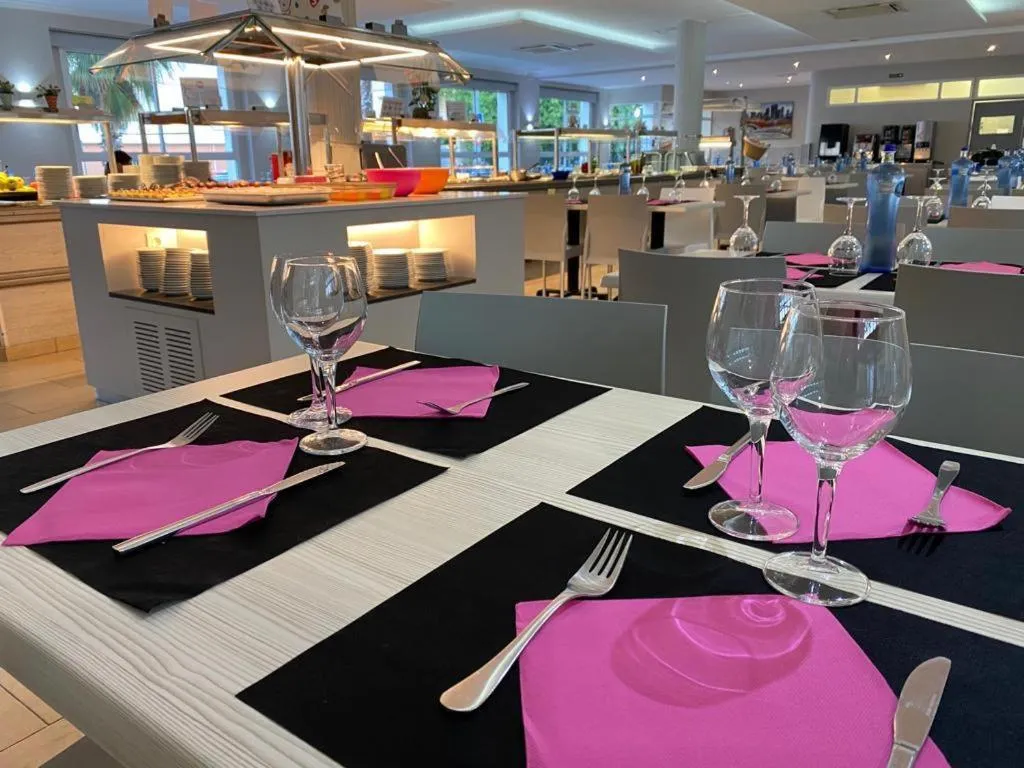 Restaurant/places to eat in Hotel Apartamentos Solimar