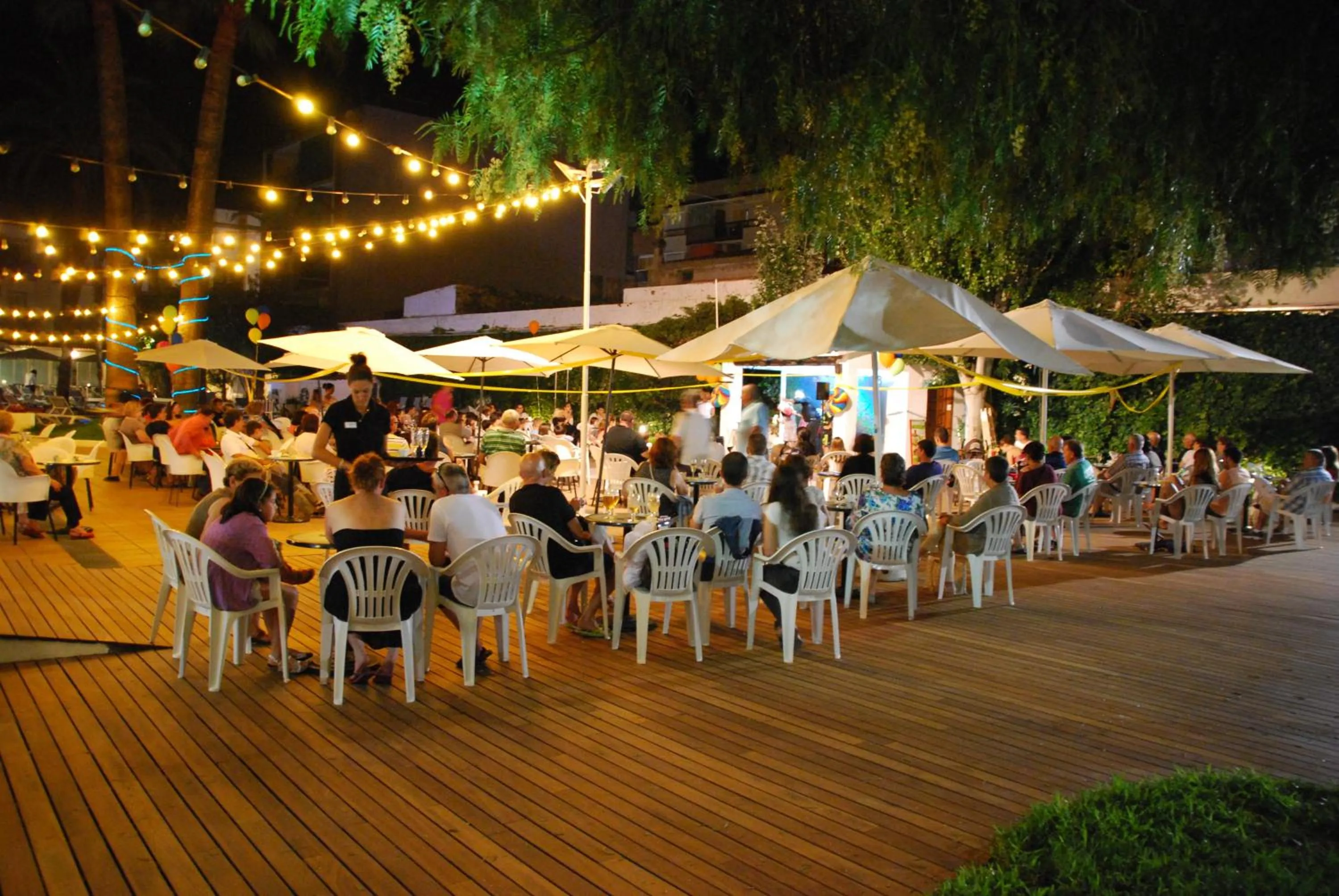 People in Hotel Apartamentos Solimar