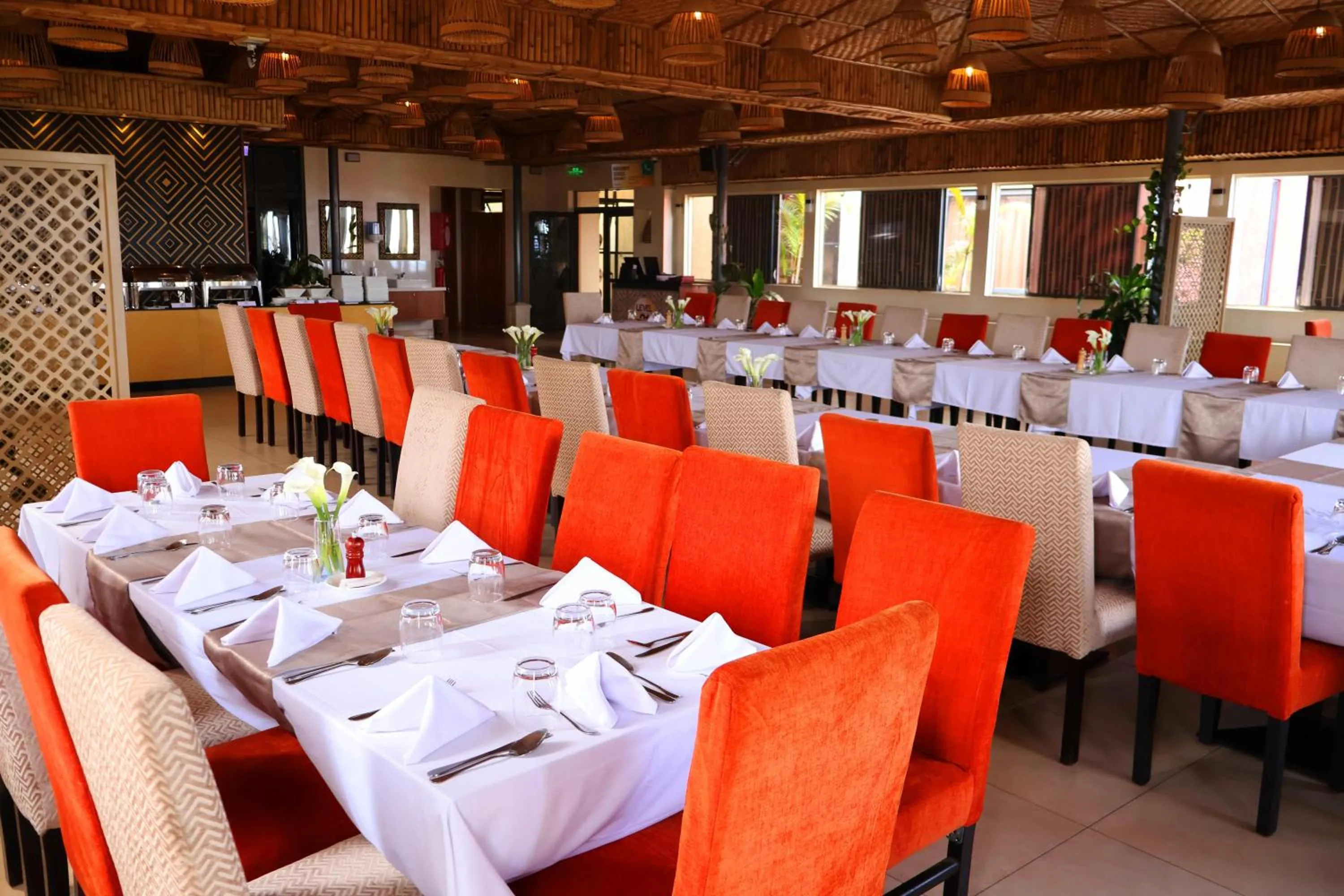 Restaurant/places to eat in Urban Park Suites Hotel