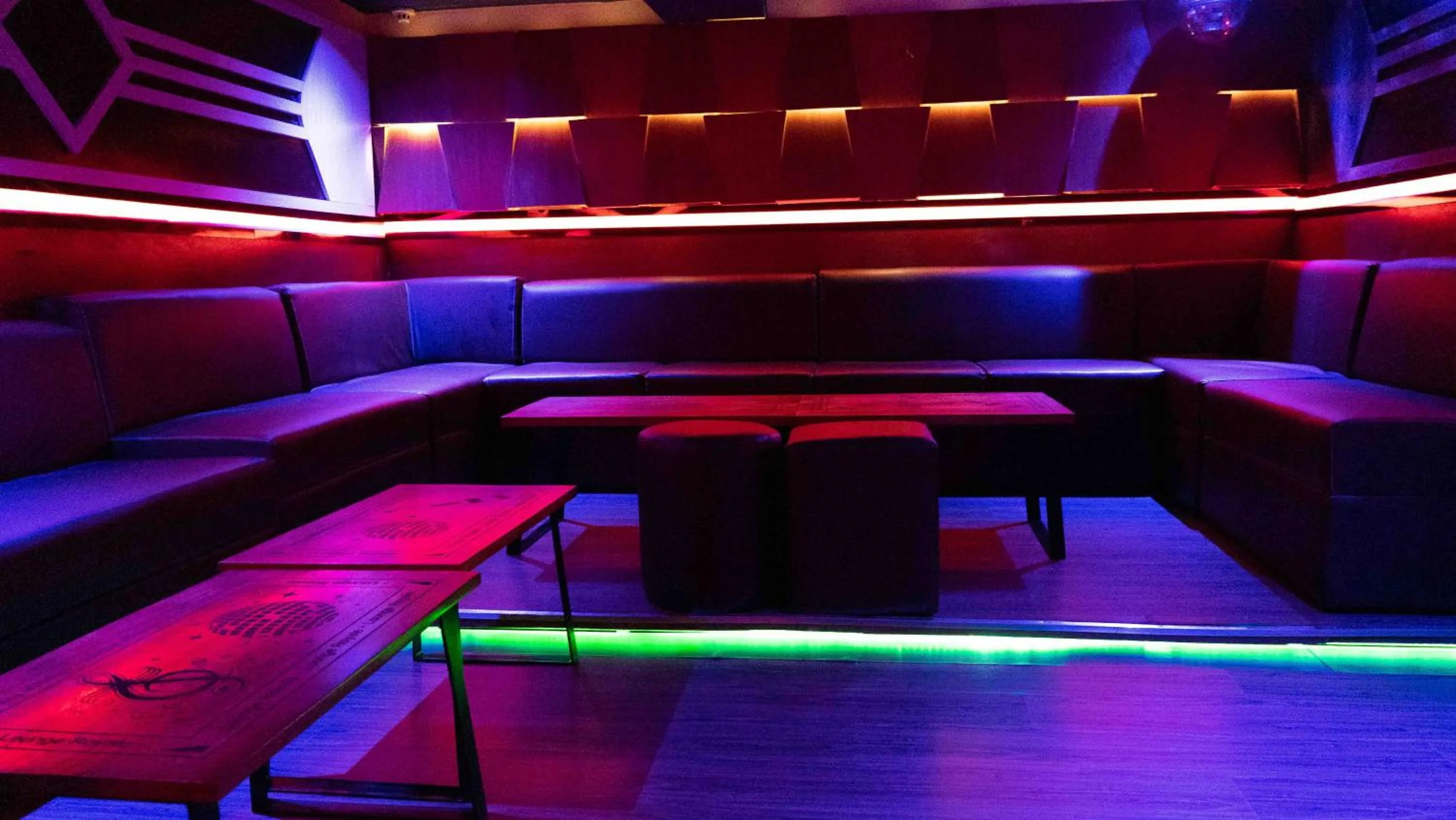 Lounge or bar in Urban Park Suites Hotel