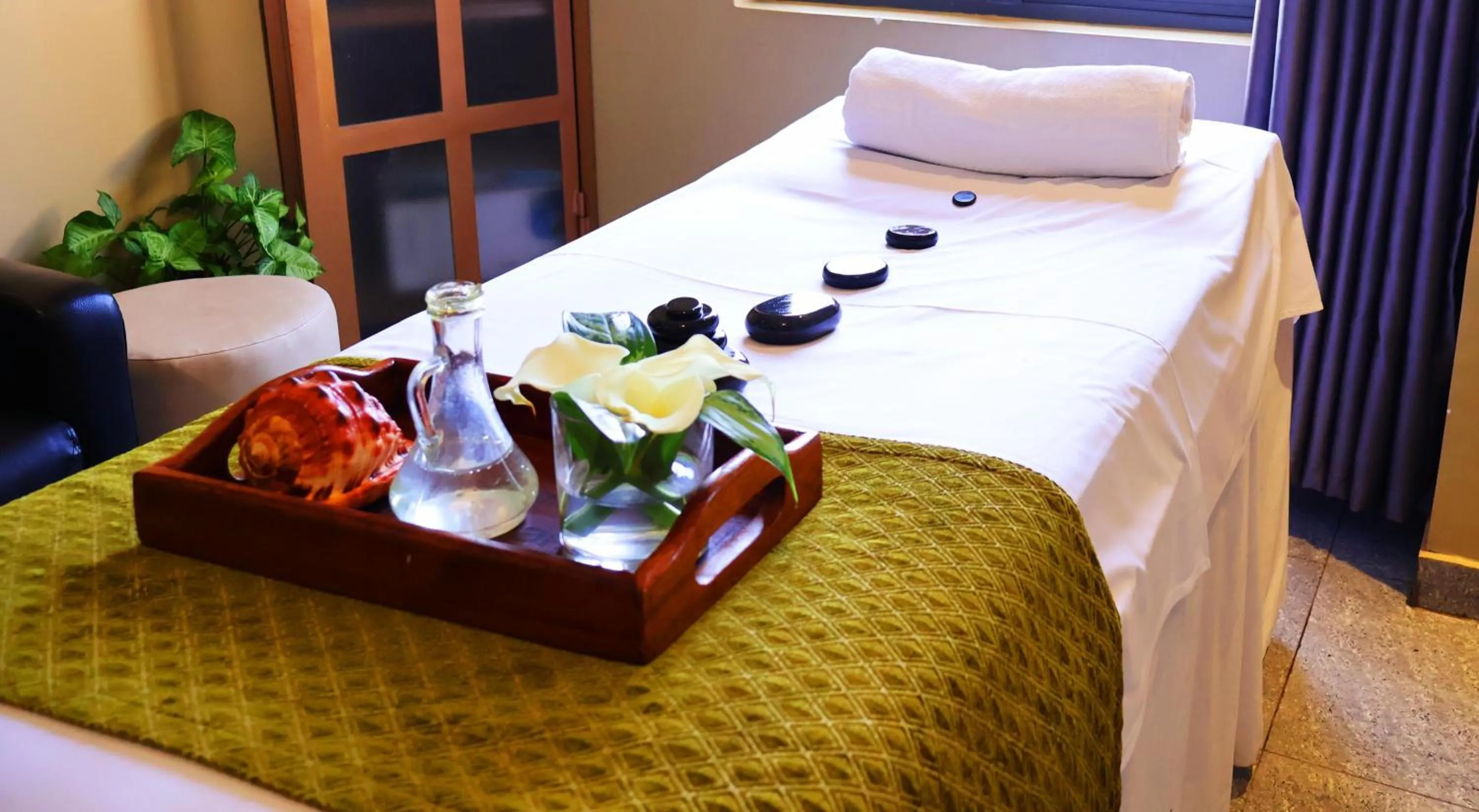 Massage, Bed in Urban Park Suites Hotel