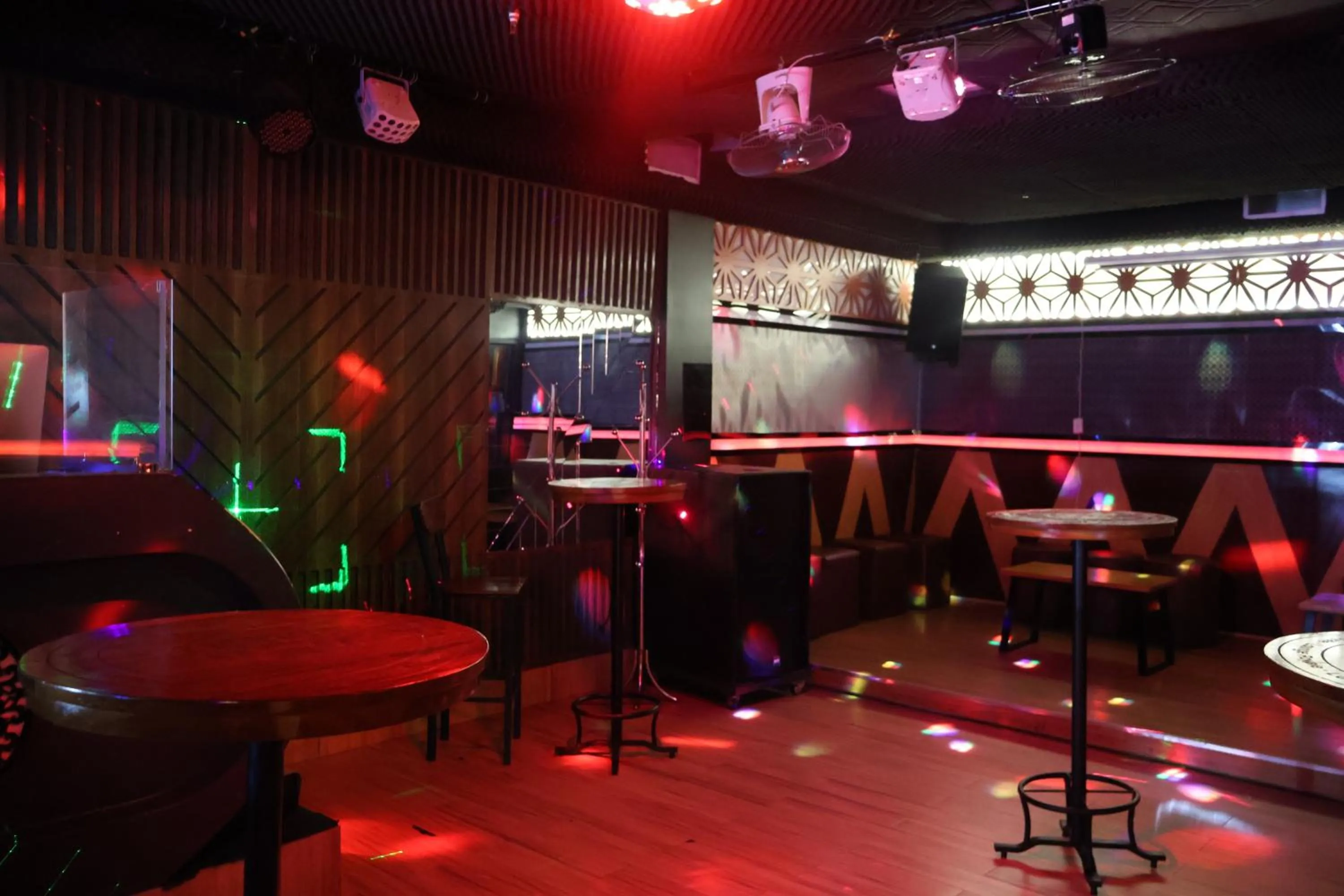 Nightclub / DJ in Urban Park Suites Hotel