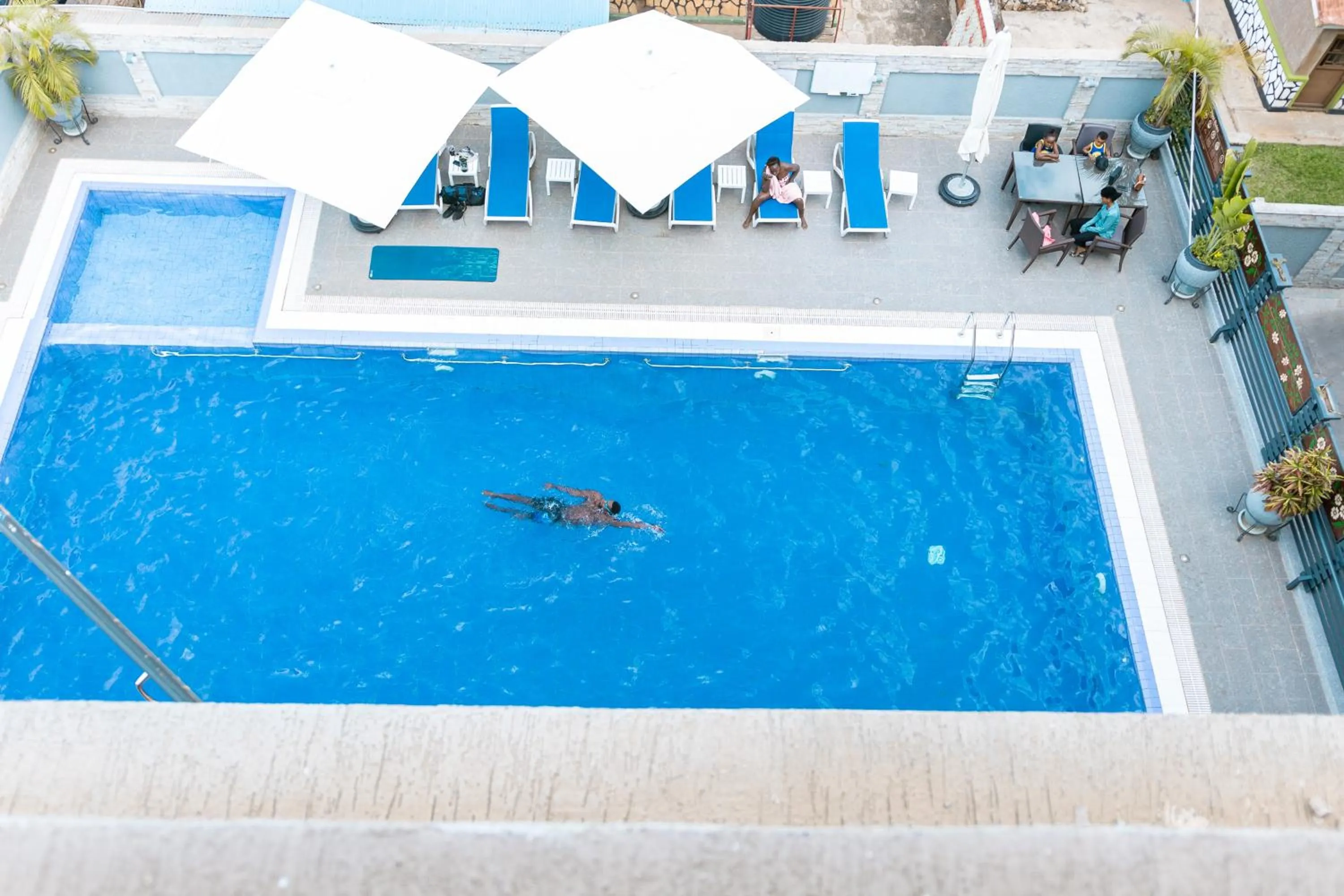 Swimming pool in Urban Park Suites Hotel