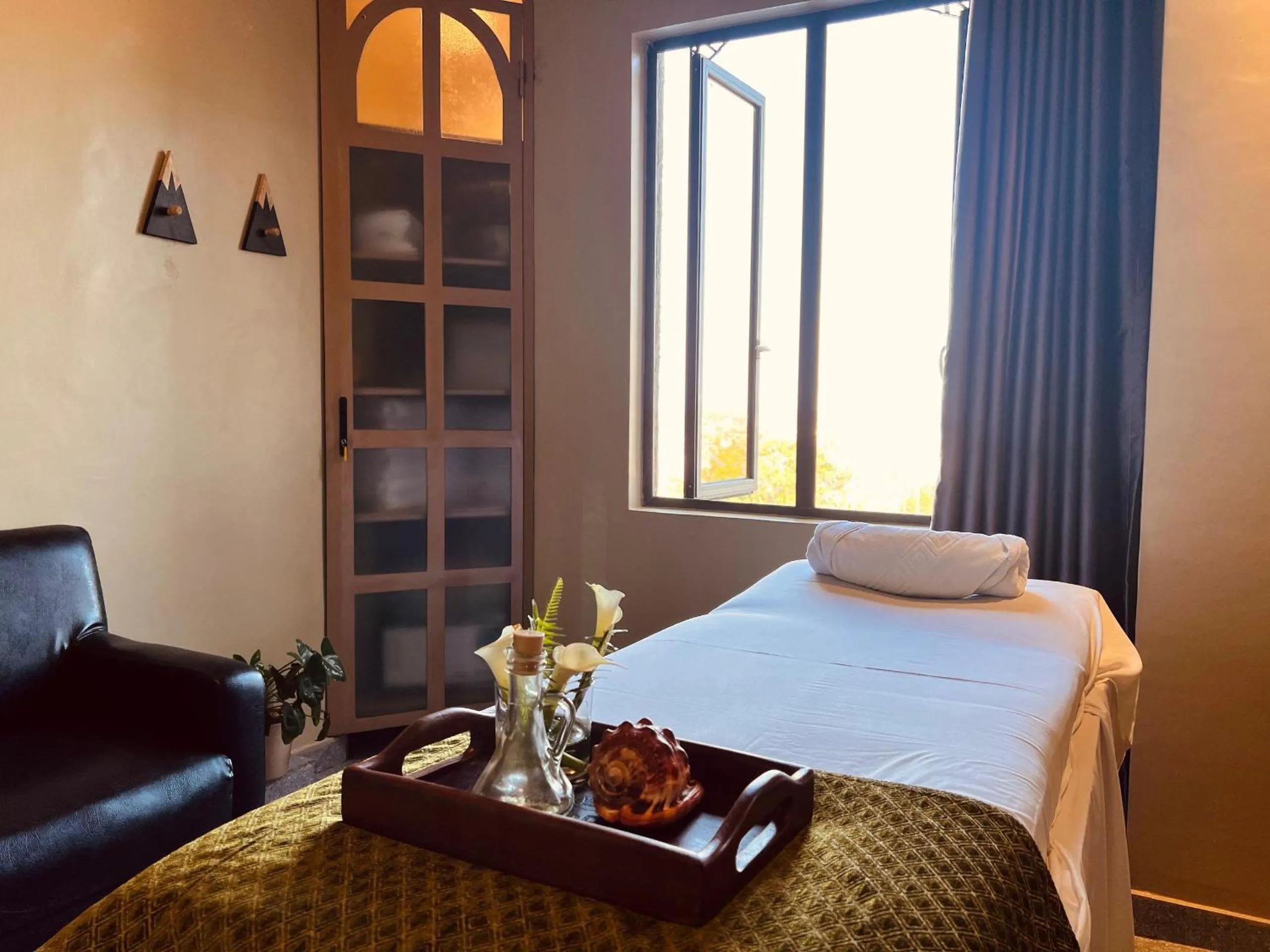 Massage, Bed in Urban Park Suites Hotel