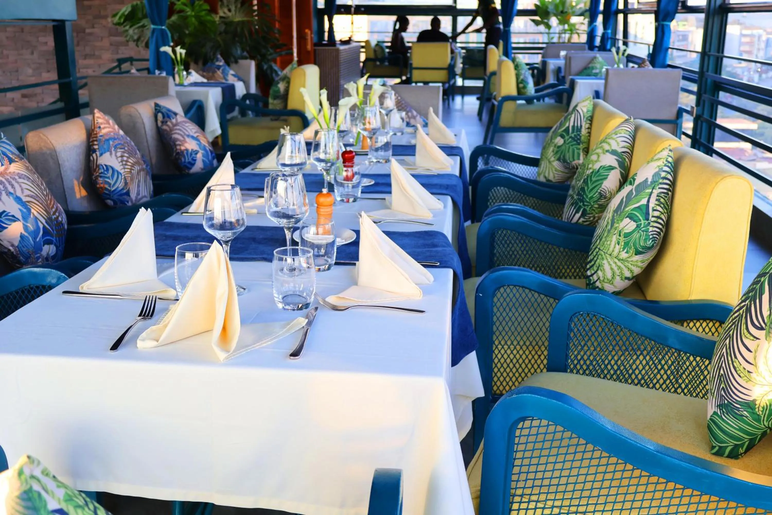 Dining area in Urban Park Suites Hotel