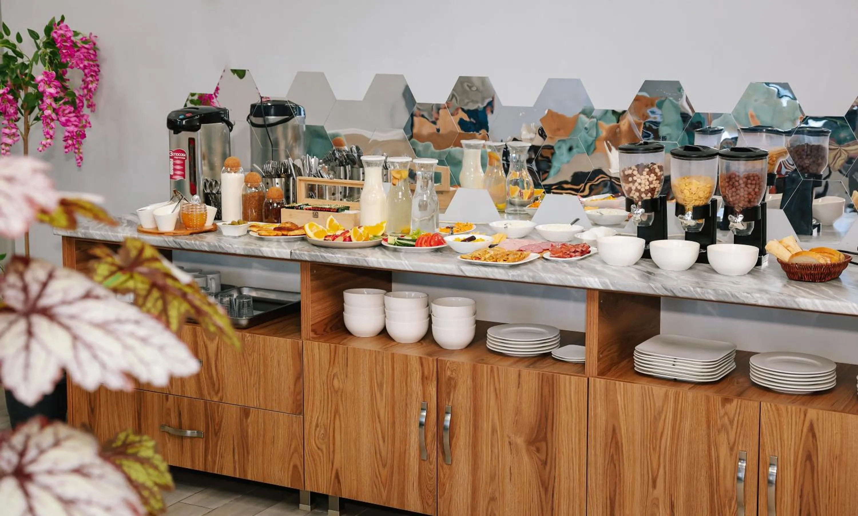 Restaurant/places to eat in Dandelion Hotel Gudauri