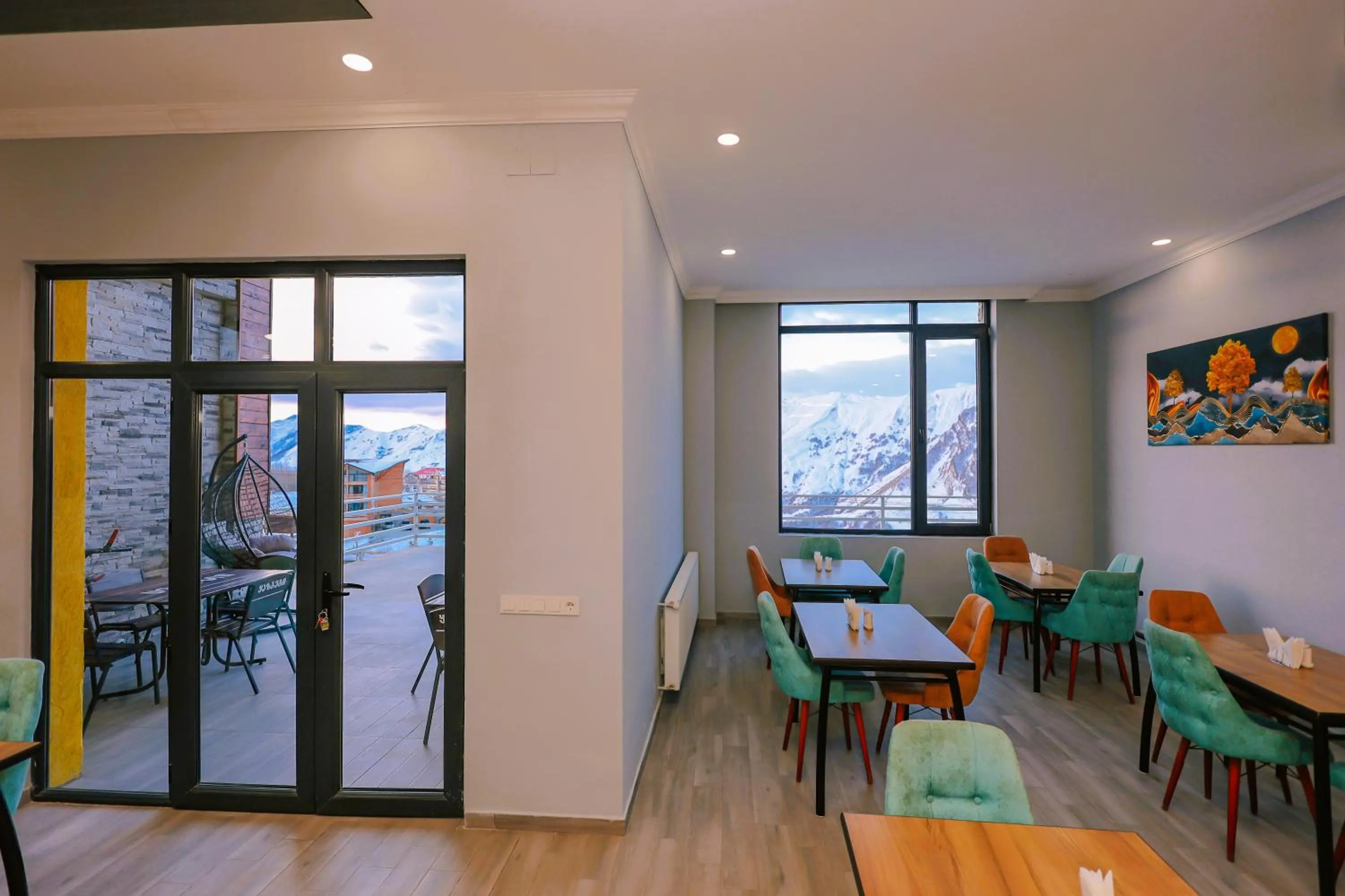 Restaurant/places to eat in Dandelion Hotel Gudauri