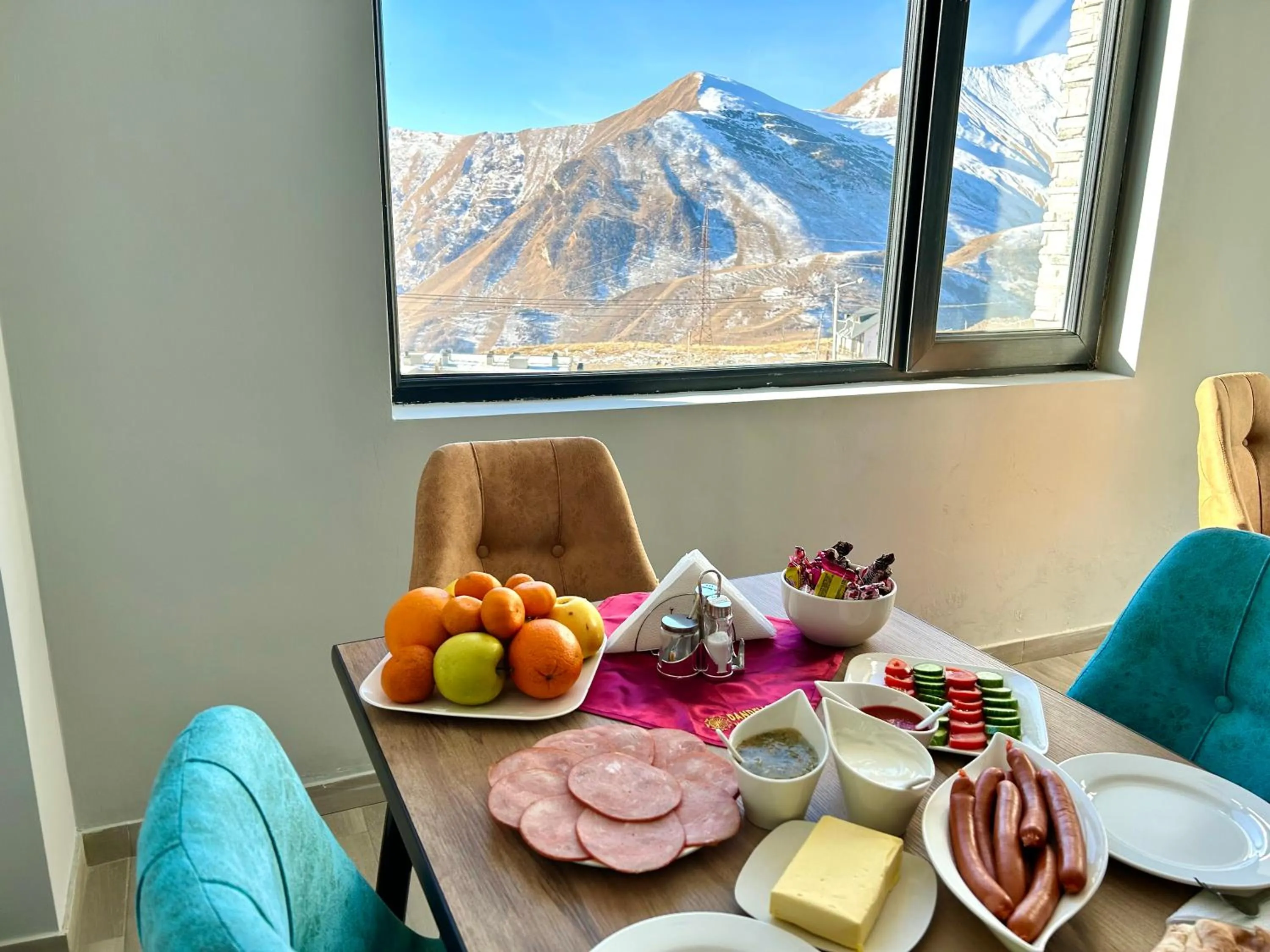 Restaurant/places to eat in Dandelion Hotel Gudauri