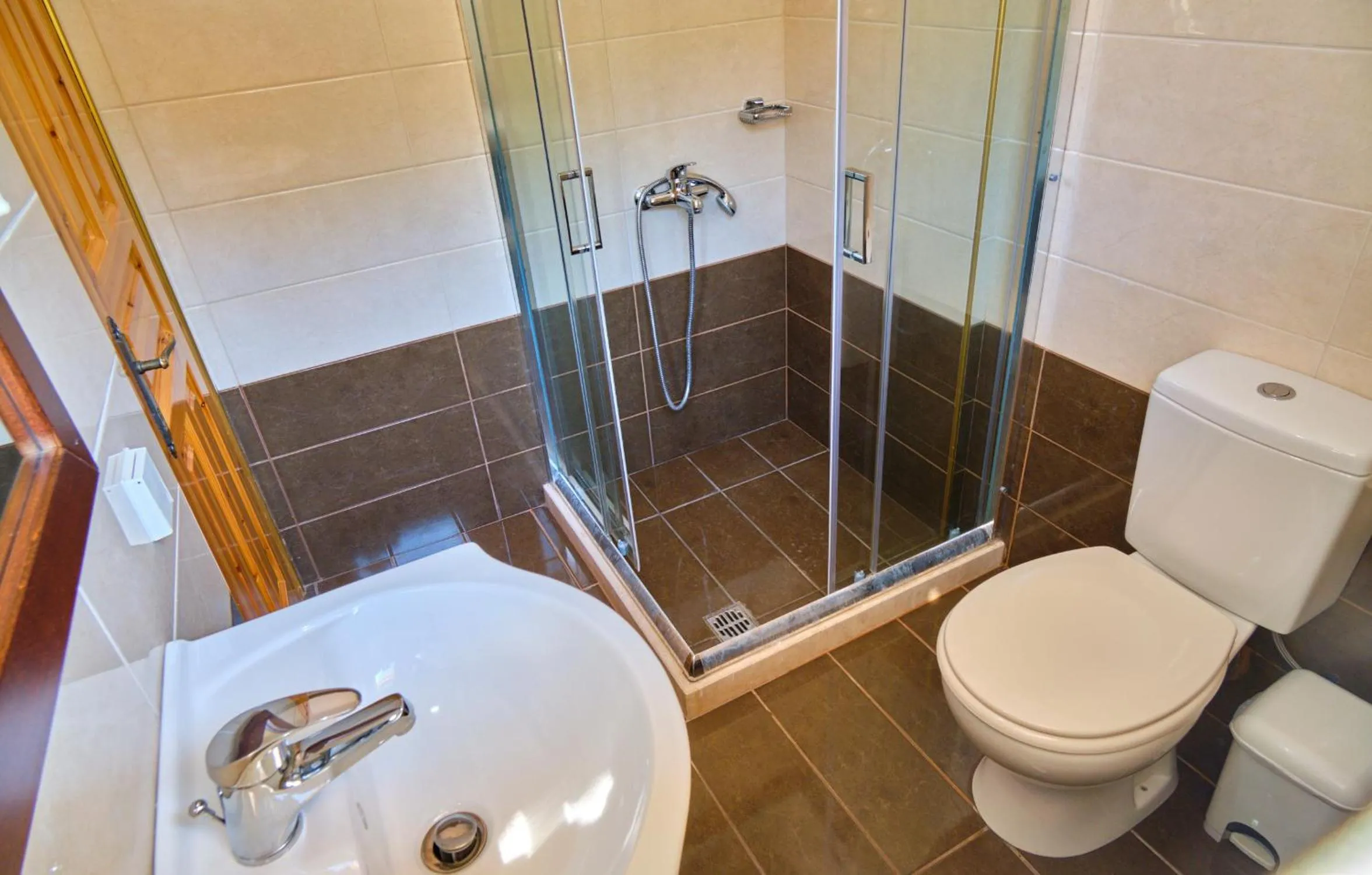 Shower in Nikos Kalamaki Corfu