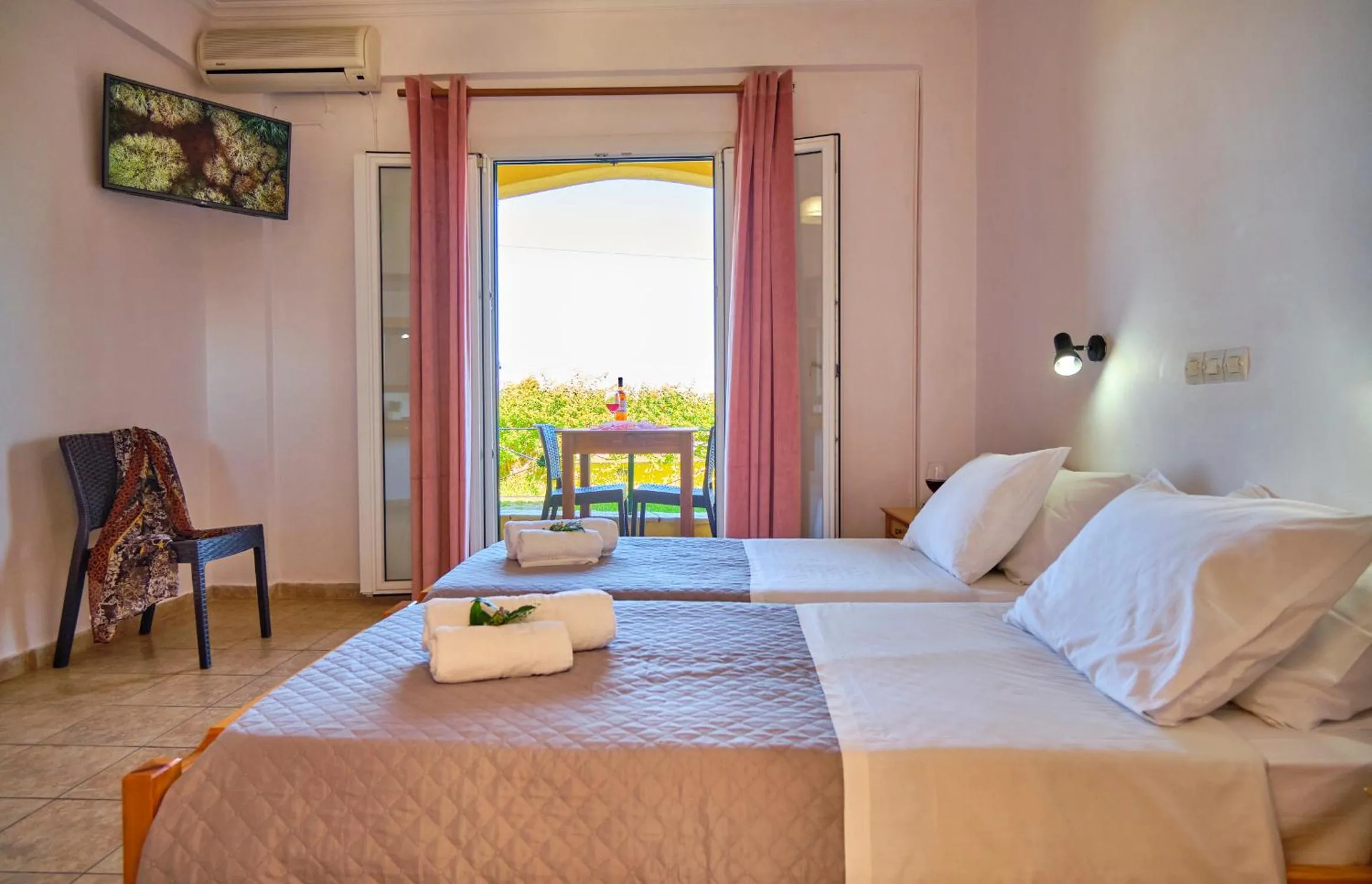 Bed in Nikos Kalamaki Corfu