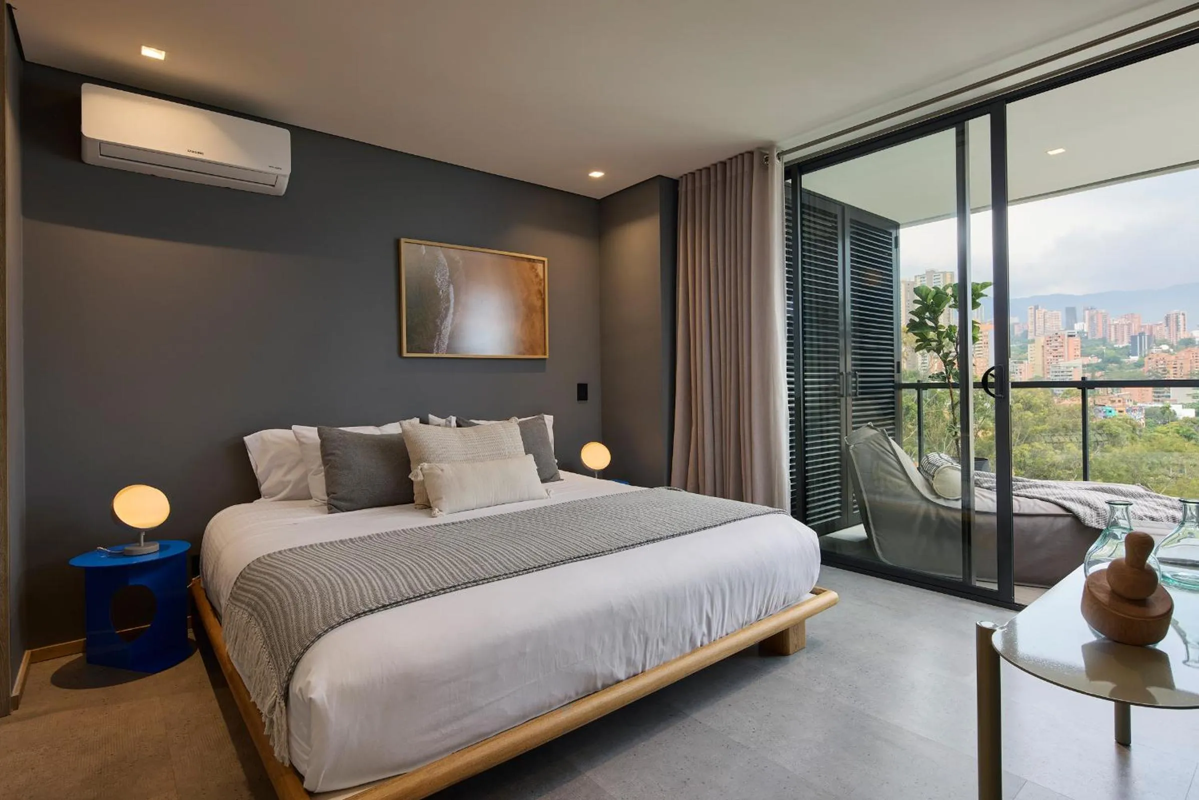 Photo of the whole room, Bed in Wake Living