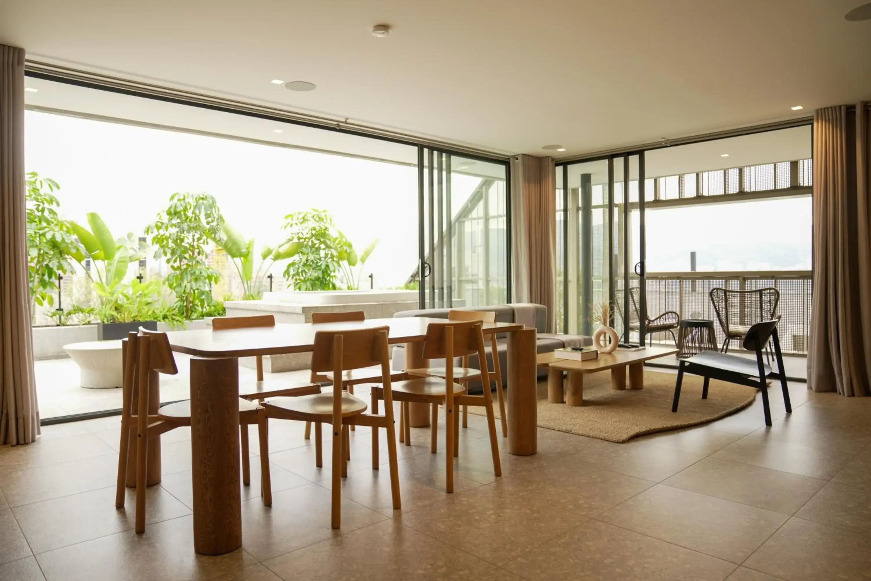 Apartment with Mountain View in Wake Living Apartment with Mountain View in Wake Living