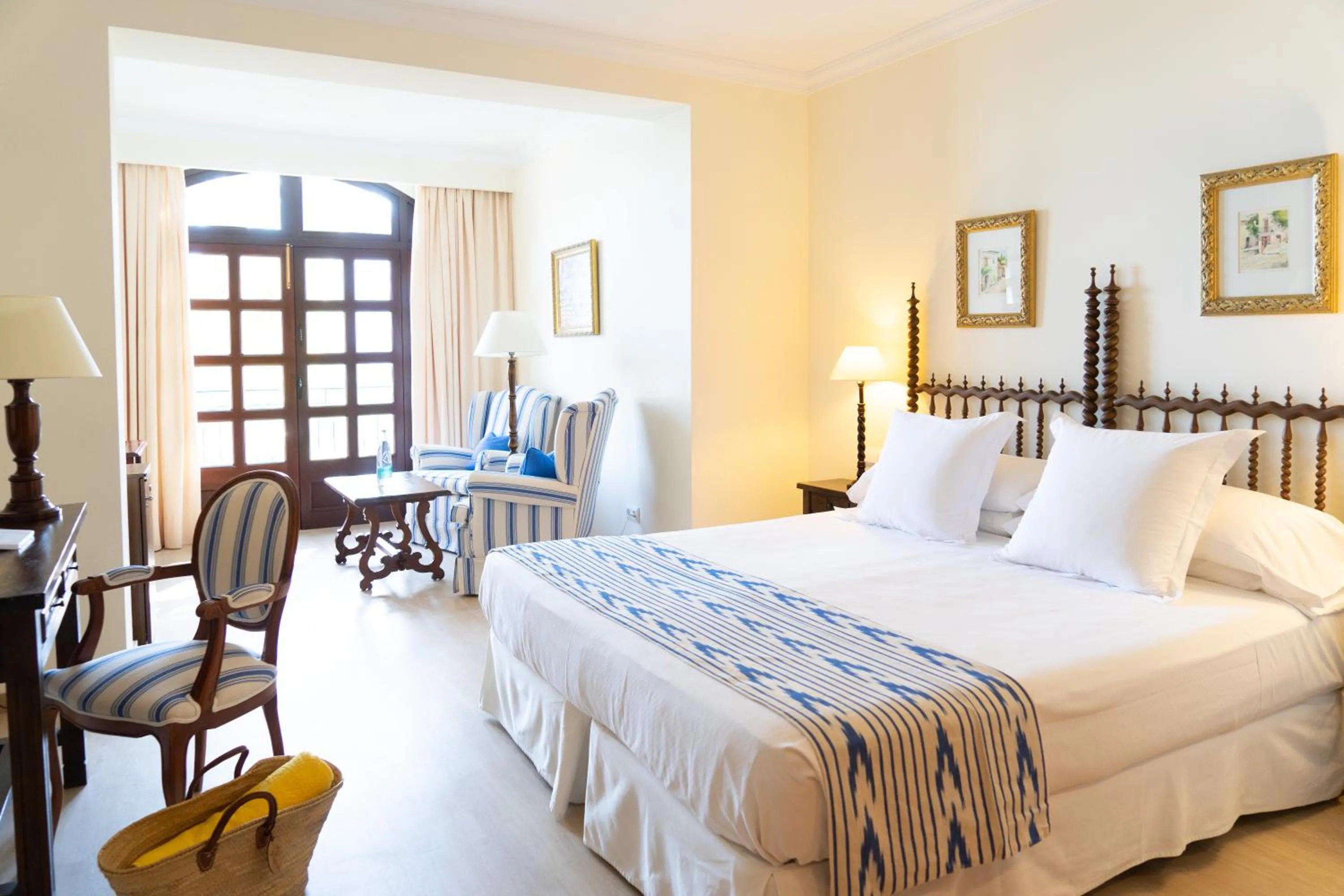 Bed in Hotel Bon Sol Resort & Spa