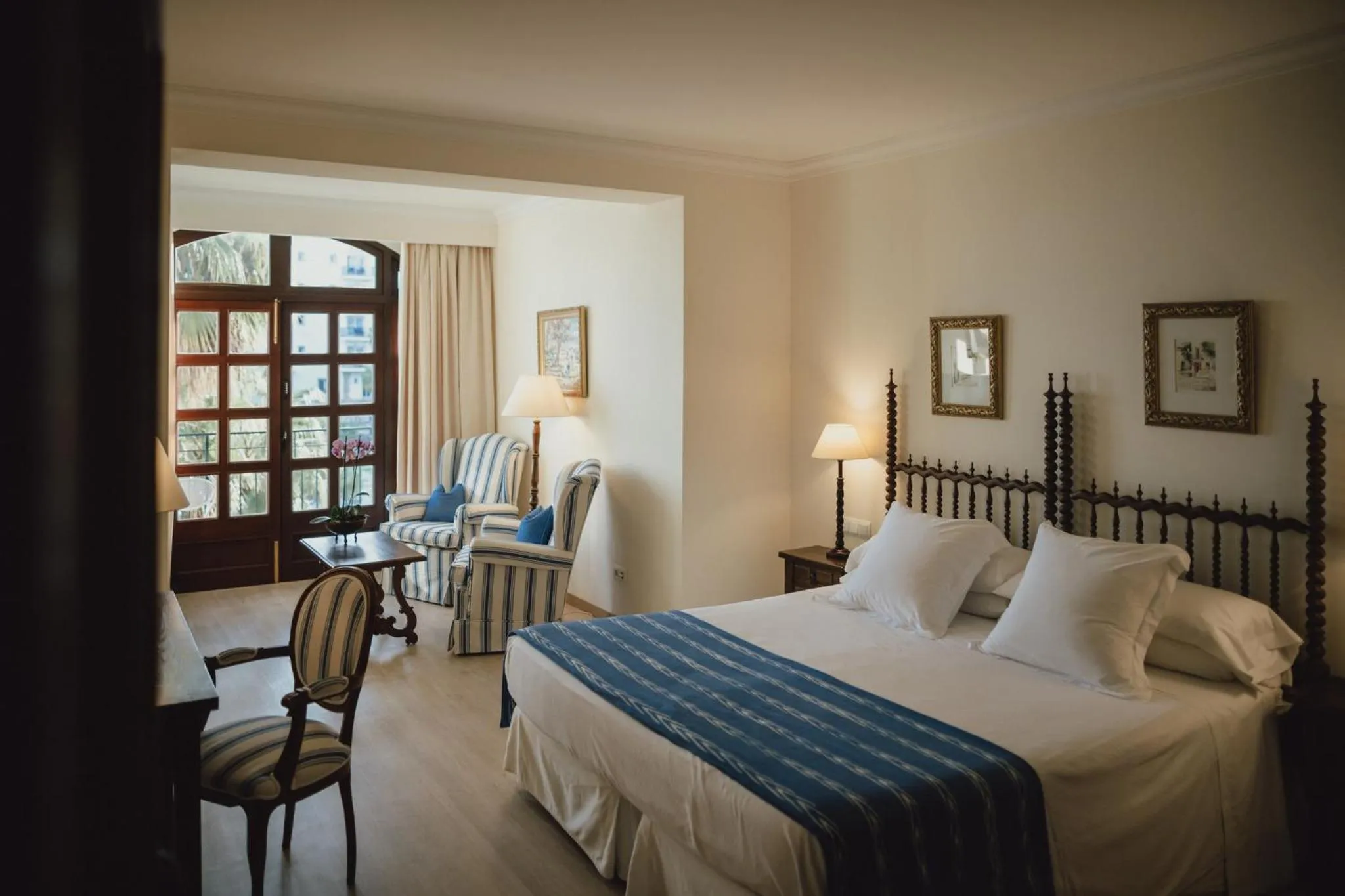 Bed in Hotel Bon Sol Resort & Spa