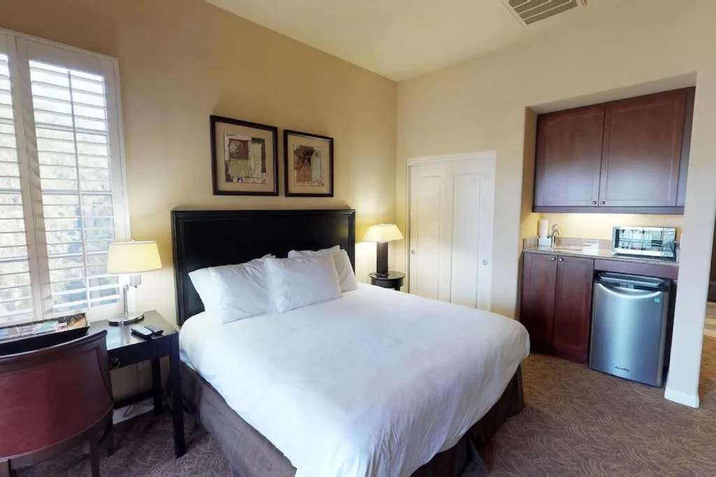 Bed in LV003 Upstairs LV Studio with a Fountain View