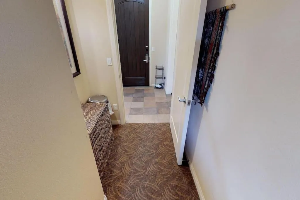 LV003 Upstairs LV Studio with a Fountain View