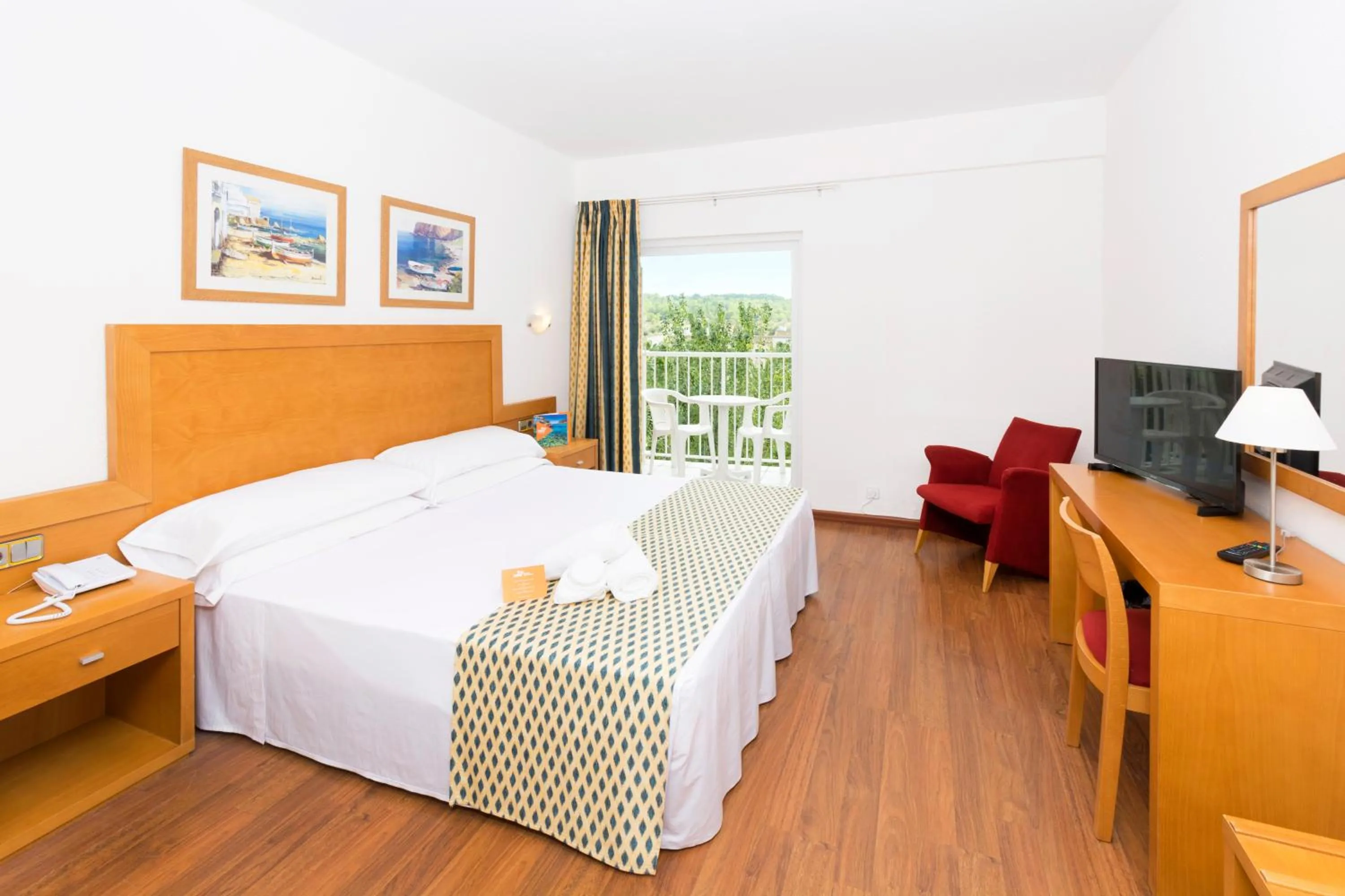 Photo of the whole room, Bed in HSM Don Juan