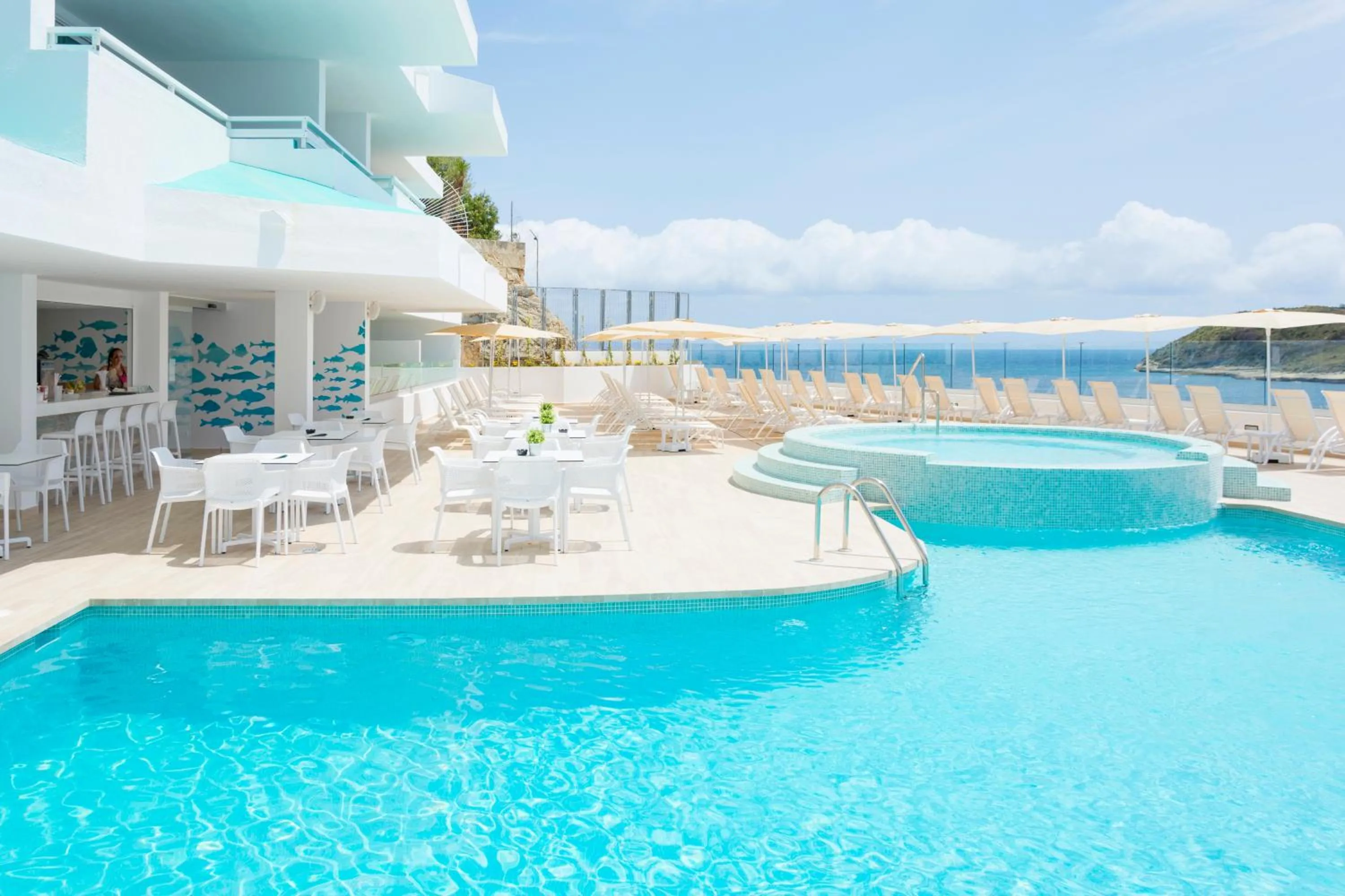 Restaurant/places to eat in HSM Sandalo Beach