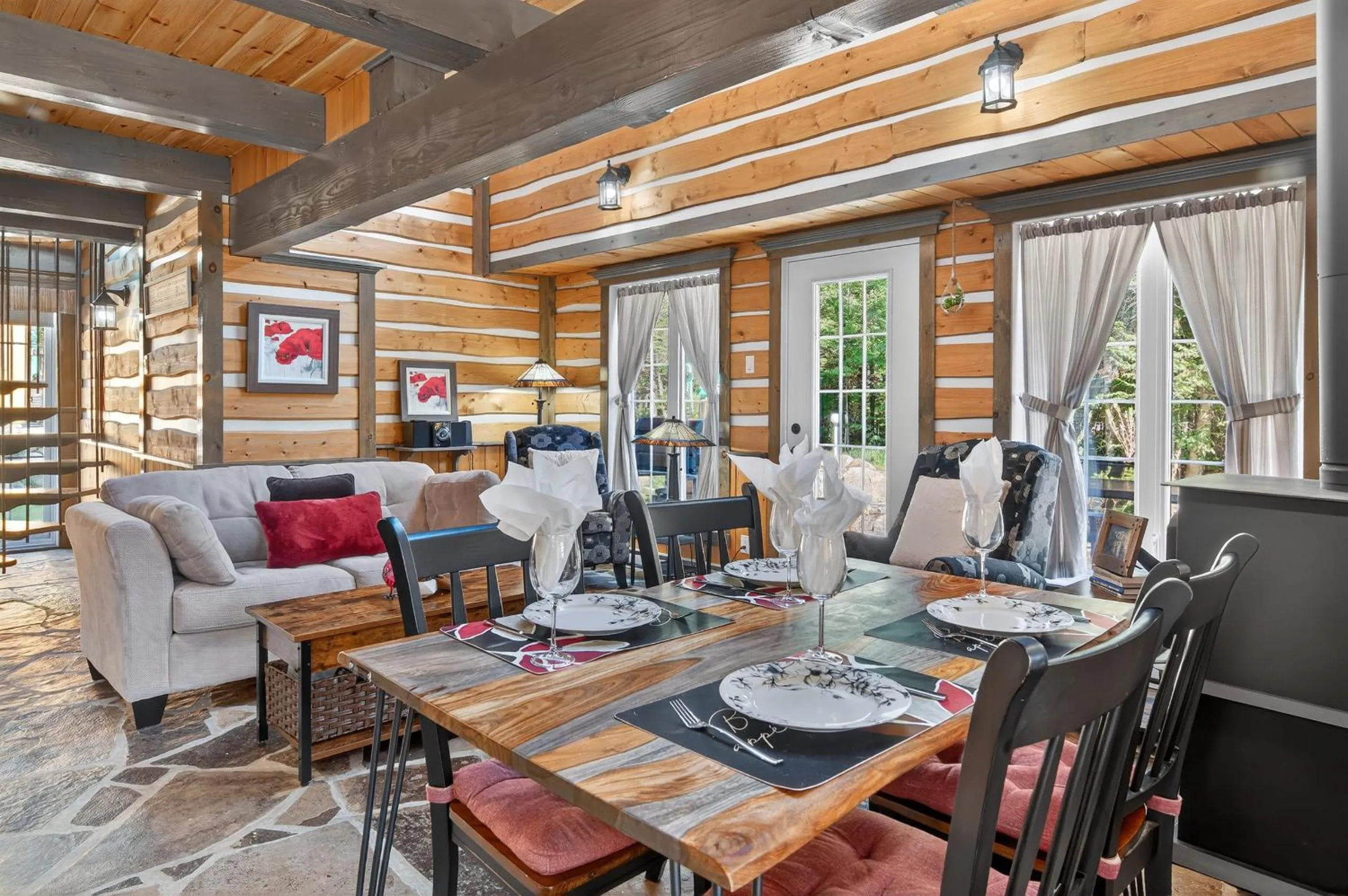 Domaine Rivière Sacacomie Chalets et Bed and Breakfast -Manoir Canergie