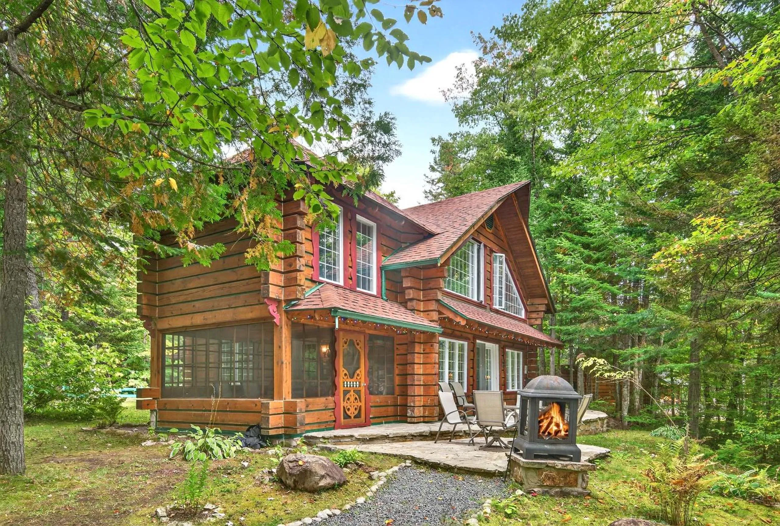 Domaine Rivière Sacacomie Chalets et Bed and Breakfast -Manoir Canergie