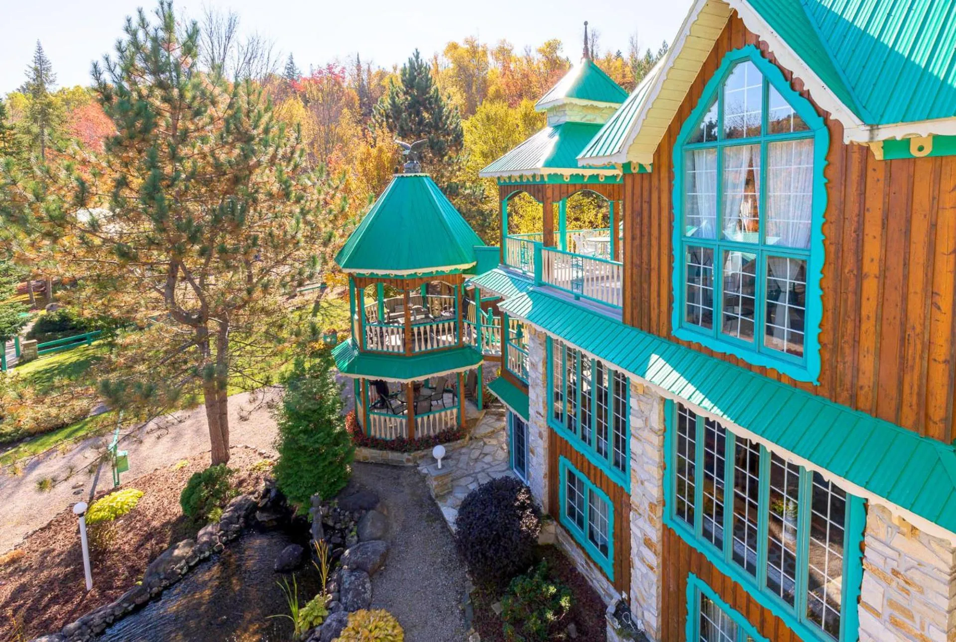 Domaine Rivière Sacacomie Chalets et Bed and Breakfast -Manoir Canergie