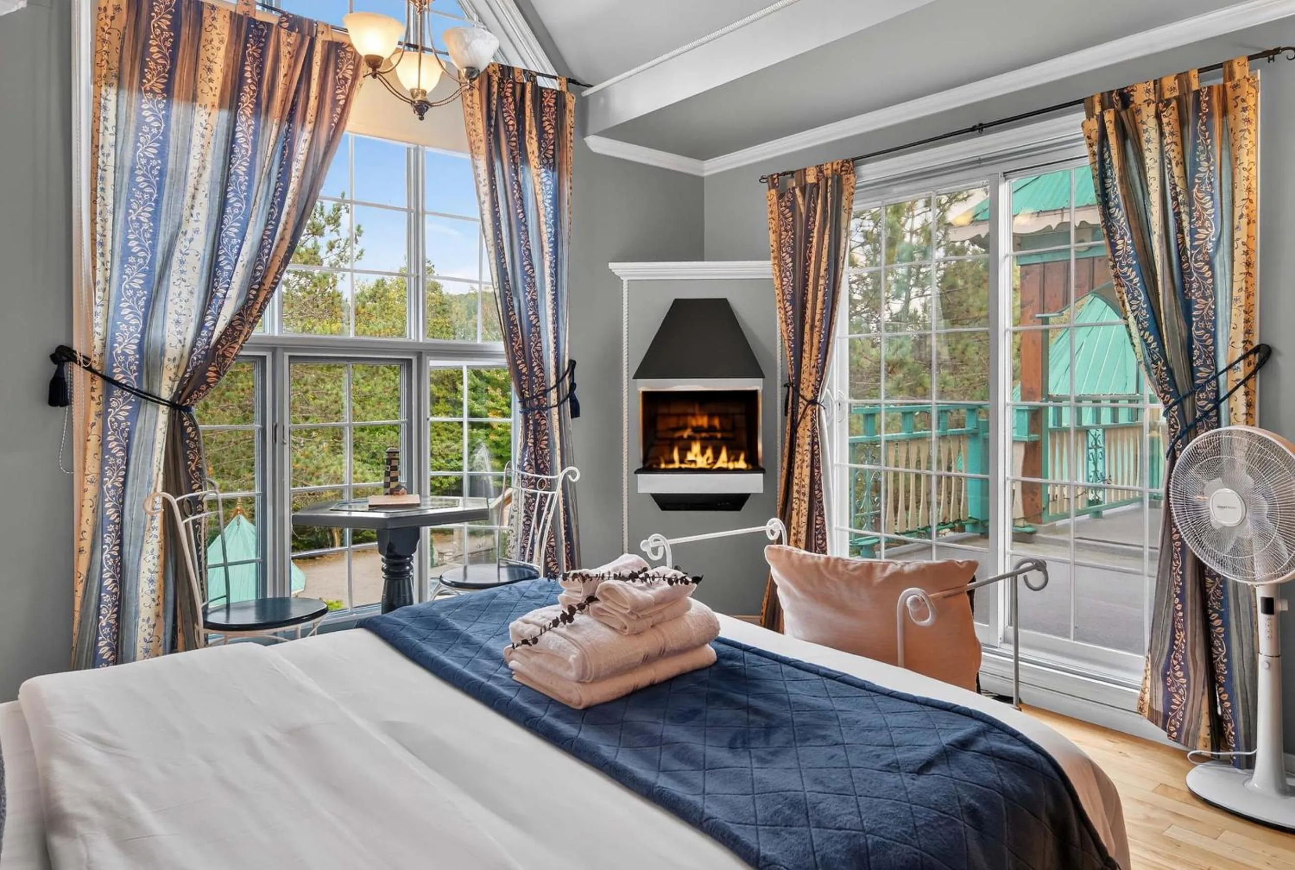 Domaine Rivière Sacacomie Chalets et Bed and Breakfast -Manoir Canergie