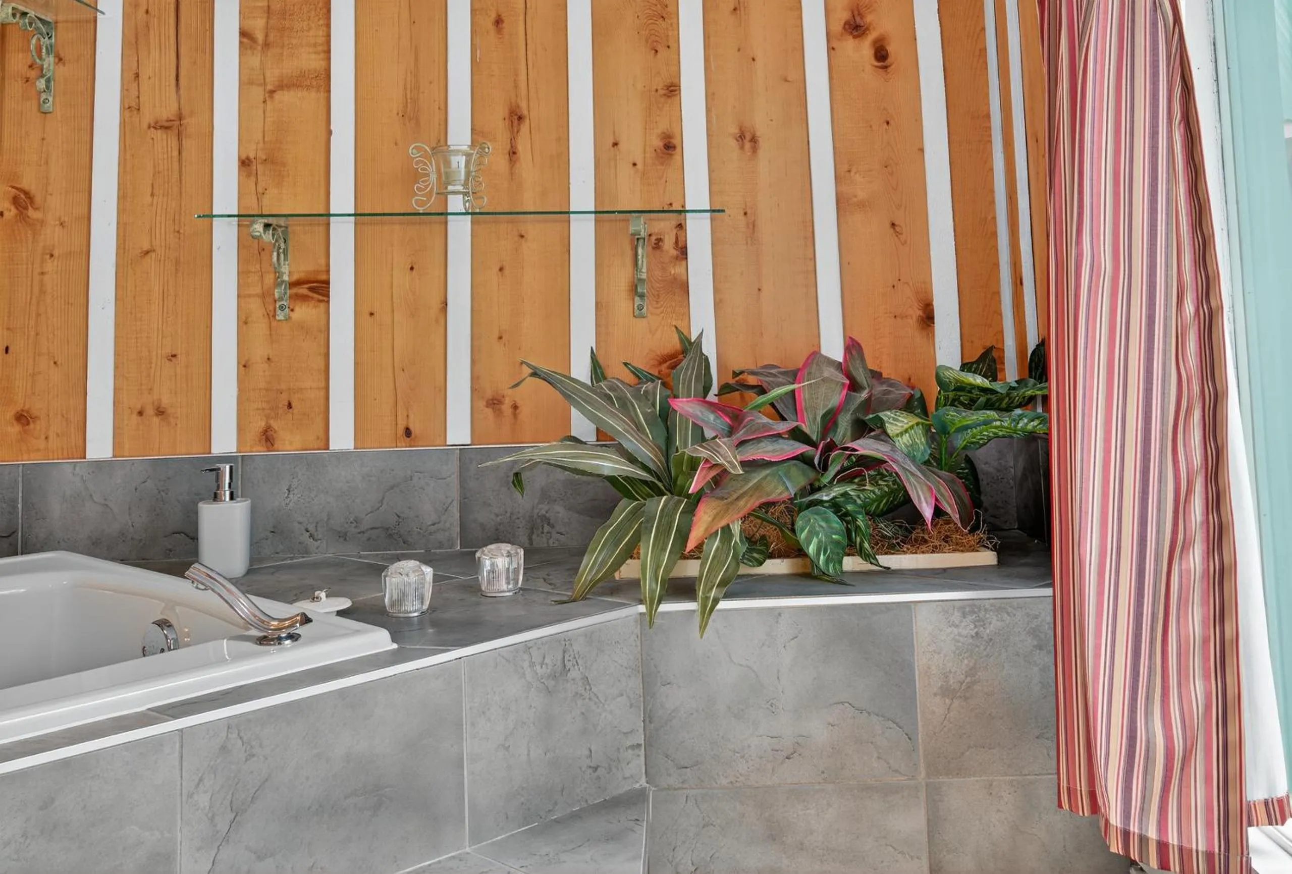 Domaine Rivière Sacacomie Chalets et Bed and Breakfast -Manoir Canergie