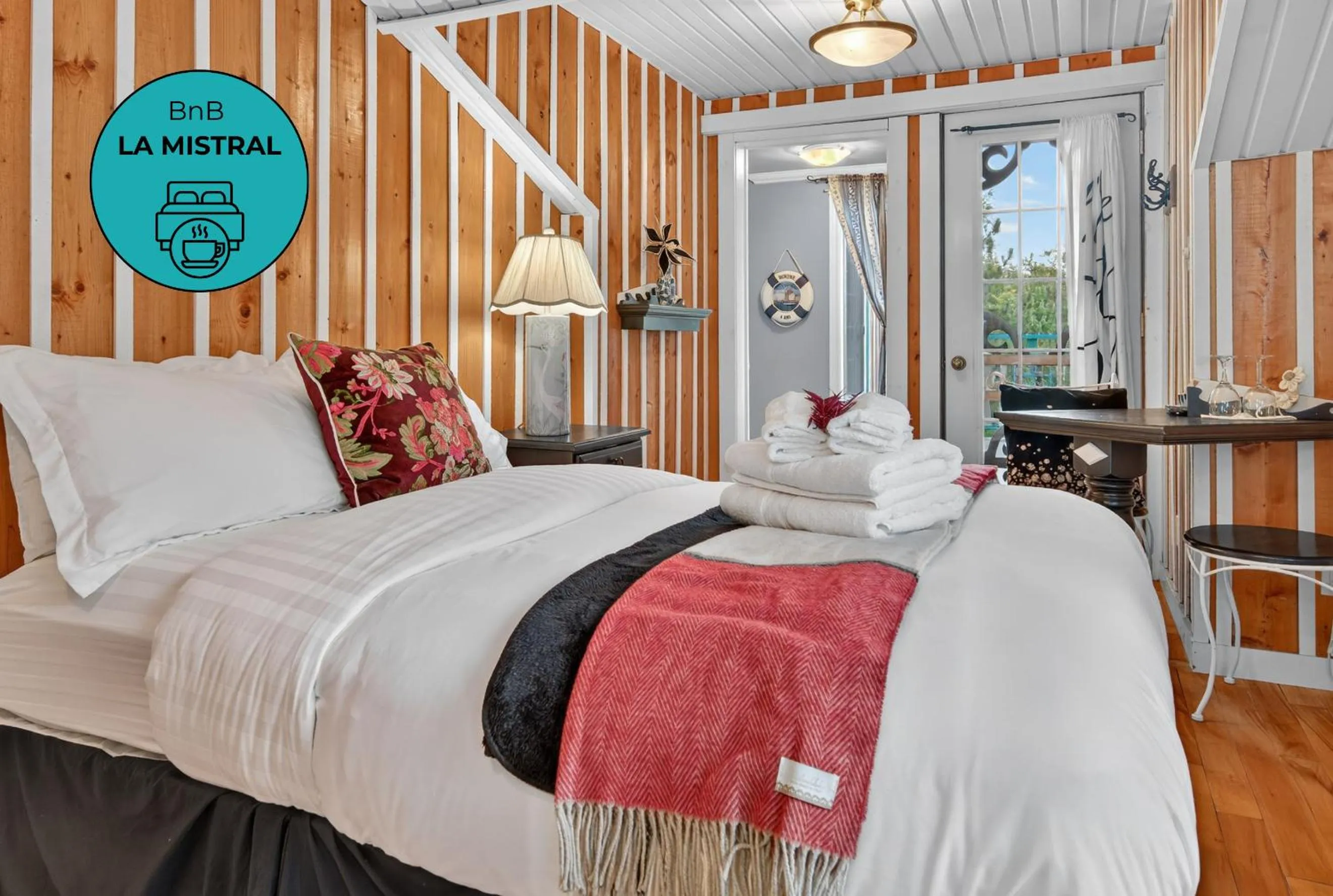 Domaine Rivière Sacacomie Chalets et Bed and Breakfast -Manoir Canergie