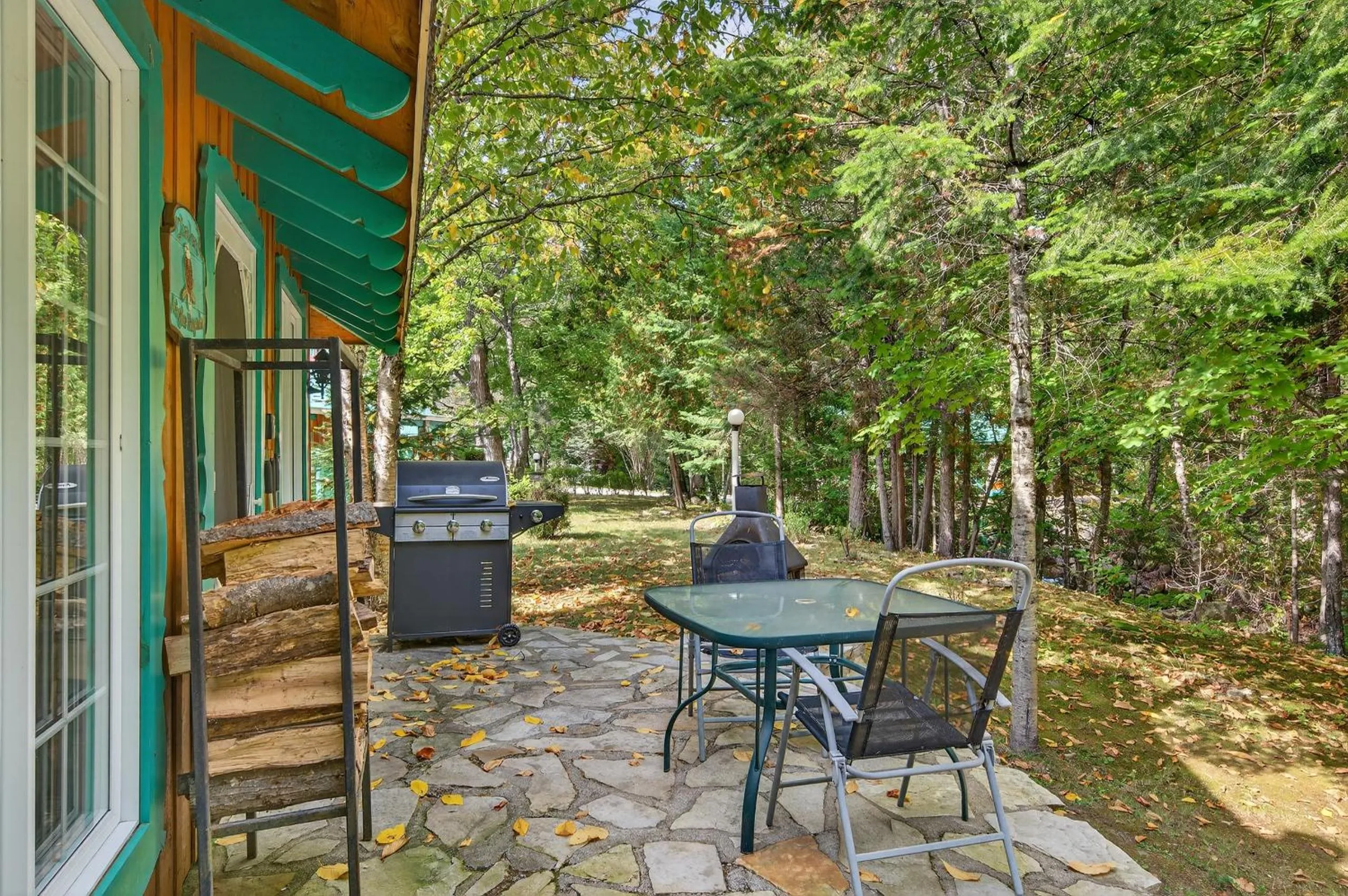 Domaine Rivière Sacacomie Chalets et Bed and Breakfast -Manoir Canergie