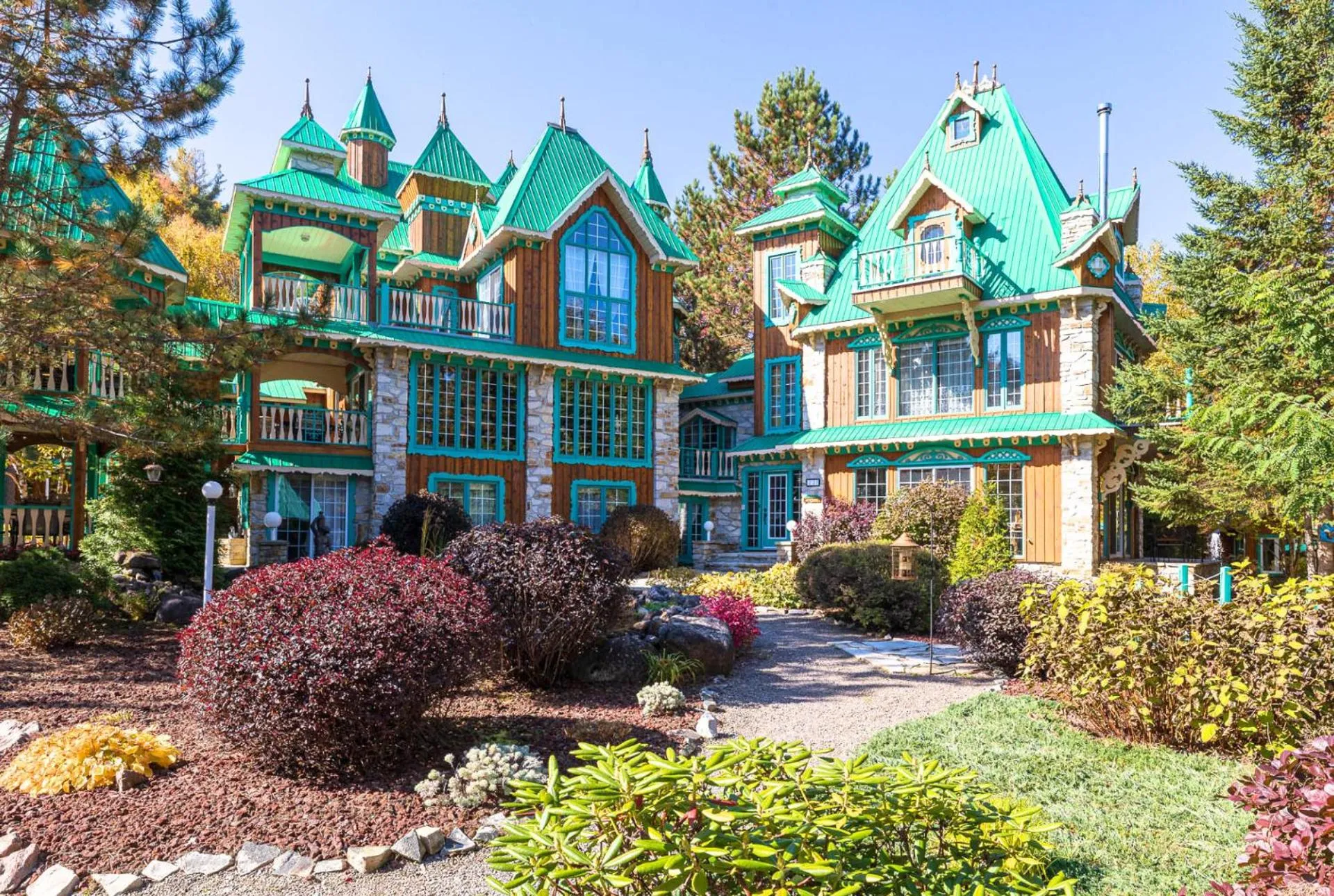 Domaine Rivière Sacacomie Chalets et Bed and Breakfast -Manoir Canergie