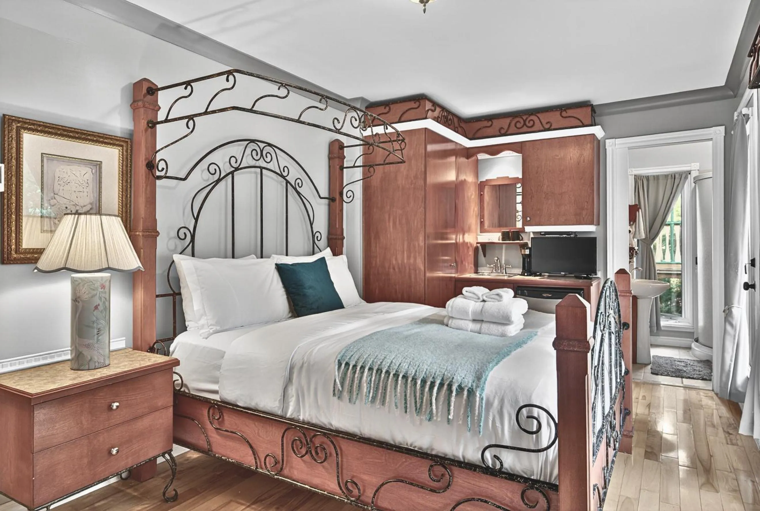 Domaine Rivière Sacacomie Chalets et Bed and Breakfast -Manoir Canergie