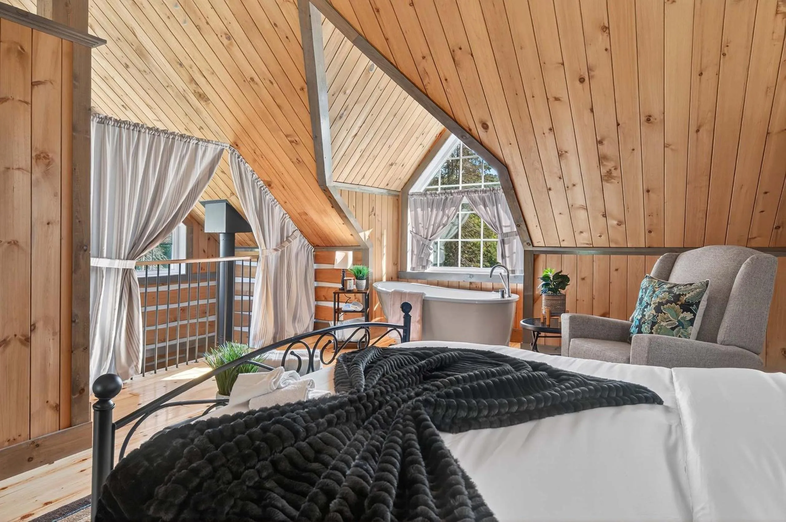 Domaine Rivière Sacacomie Chalets et Bed and Breakfast -Manoir Canergie