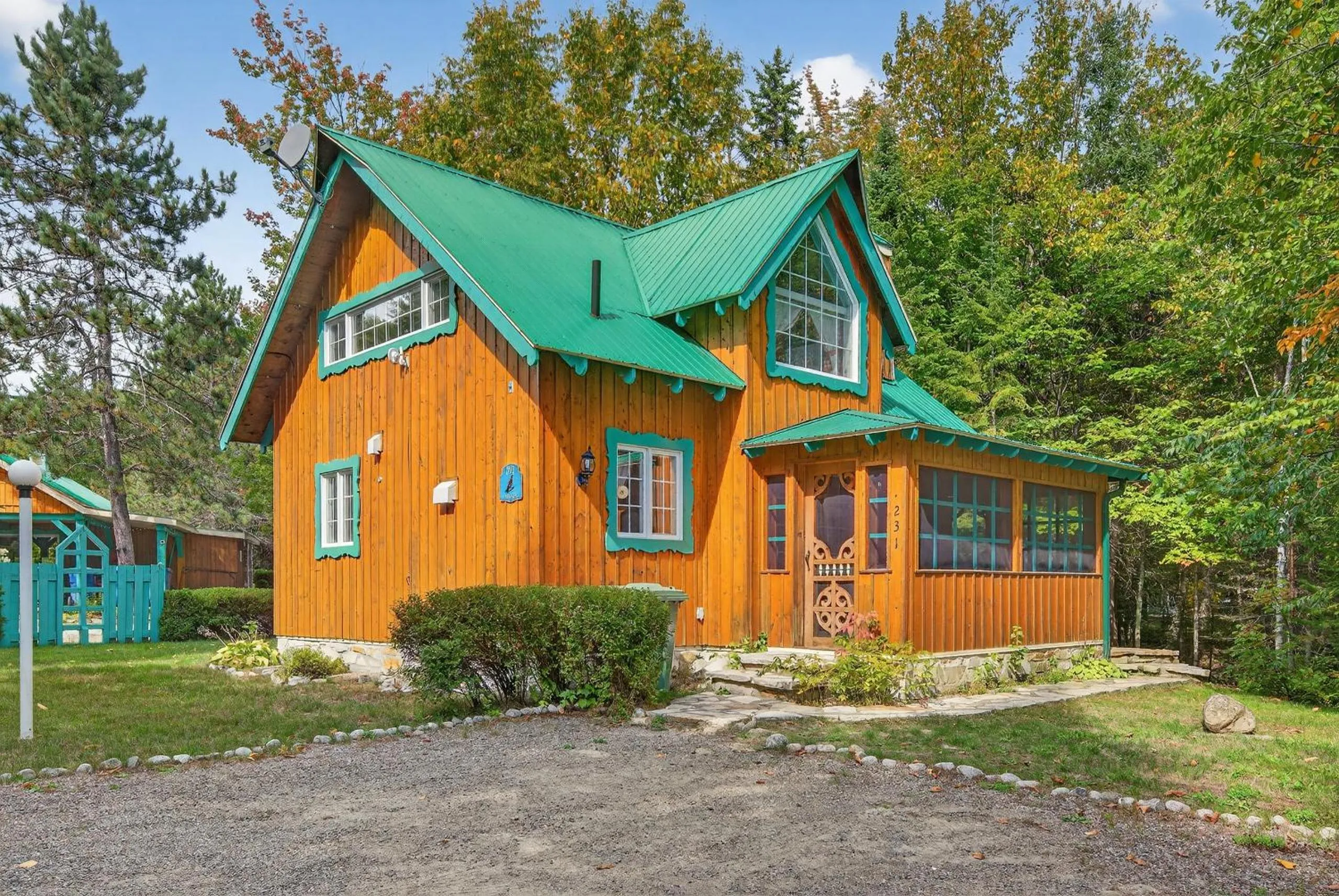 Domaine Rivière Sacacomie Chalets et Bed and Breakfast -Manoir Canergie