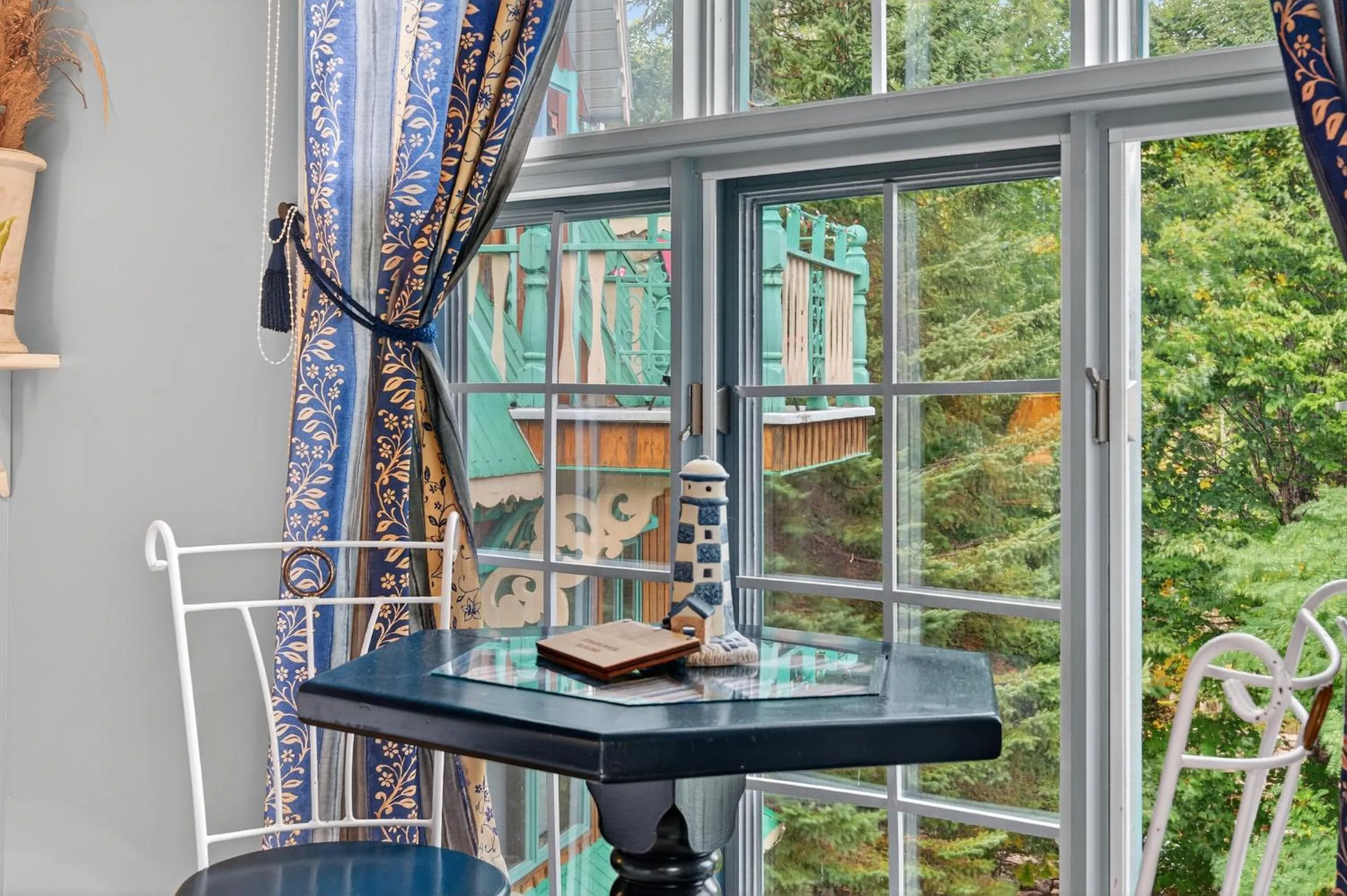 Domaine Rivière Sacacomie Chalets et Bed and Breakfast -Manoir Canergie