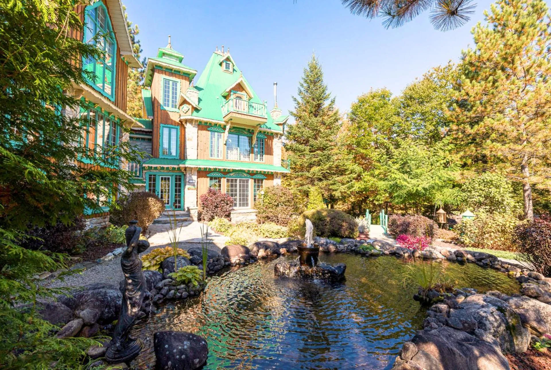 Domaine Rivière Sacacomie Chalets et Bed and Breakfast -Manoir Canergie