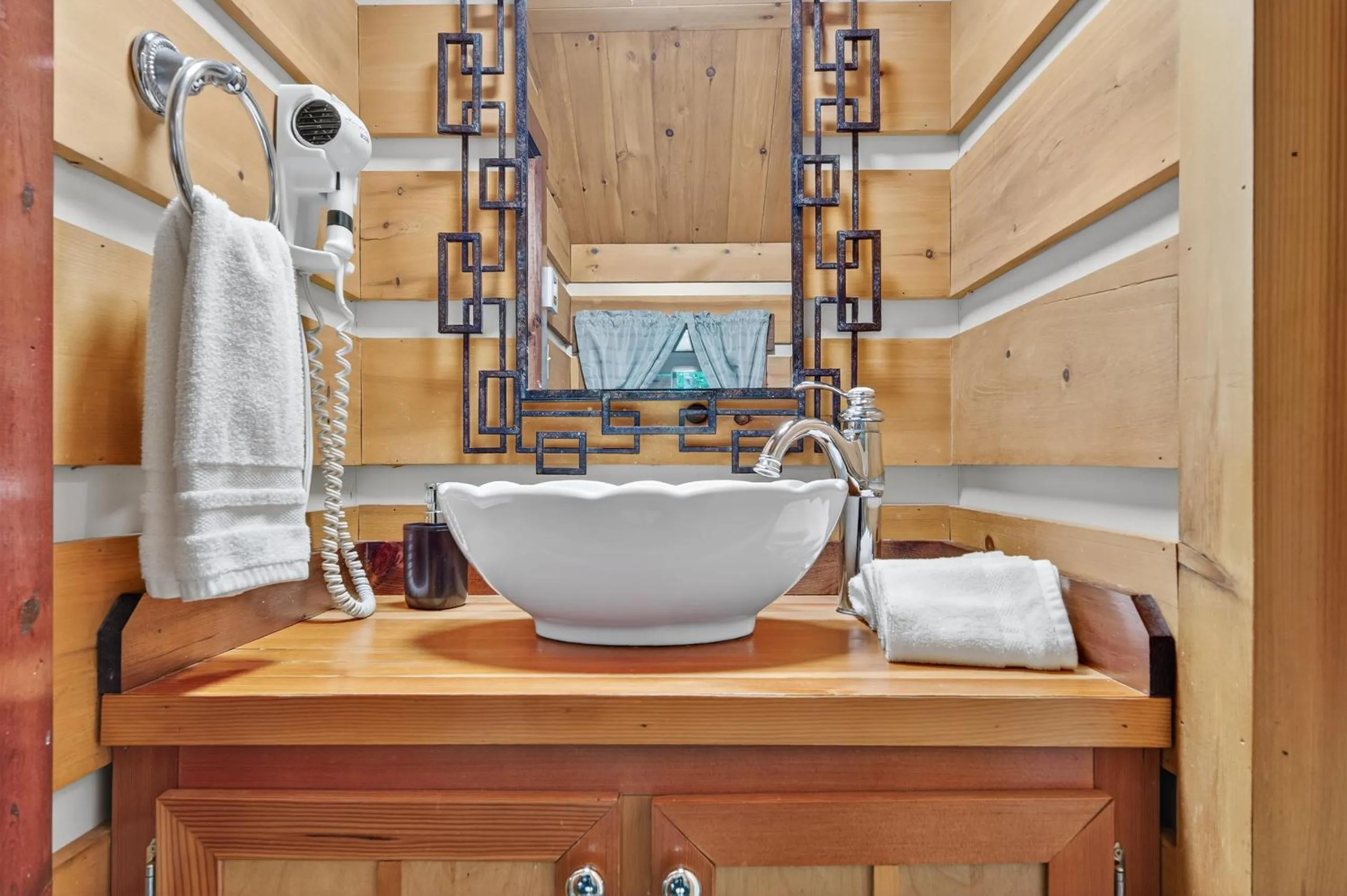 Domaine Rivière Sacacomie Chalets et Bed and Breakfast -Manoir Canergie