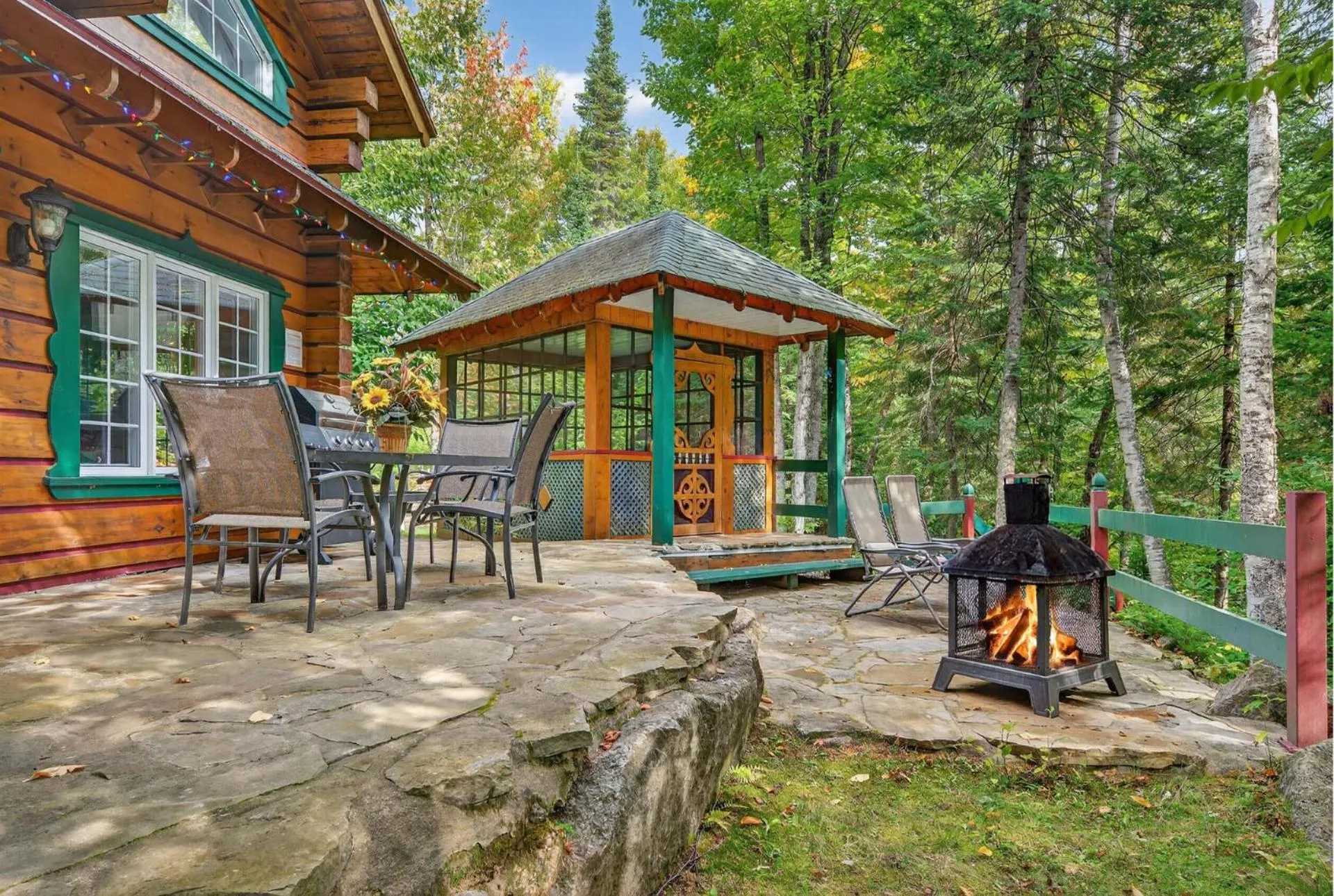 Domaine Rivière Sacacomie Chalets et Bed and Breakfast -Manoir Canergie