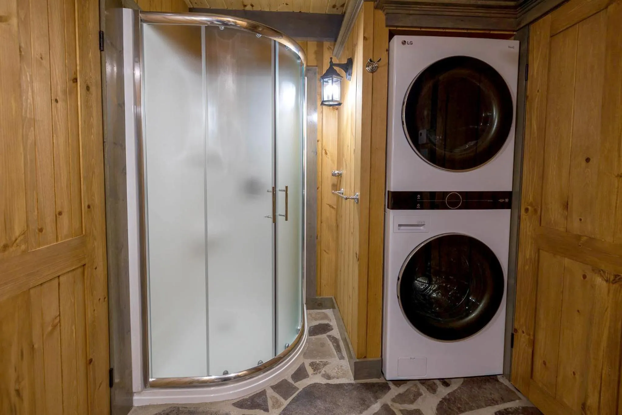 Domaine Rivière Sacacomie Chalets et Bed and Breakfast -Manoir Canergie