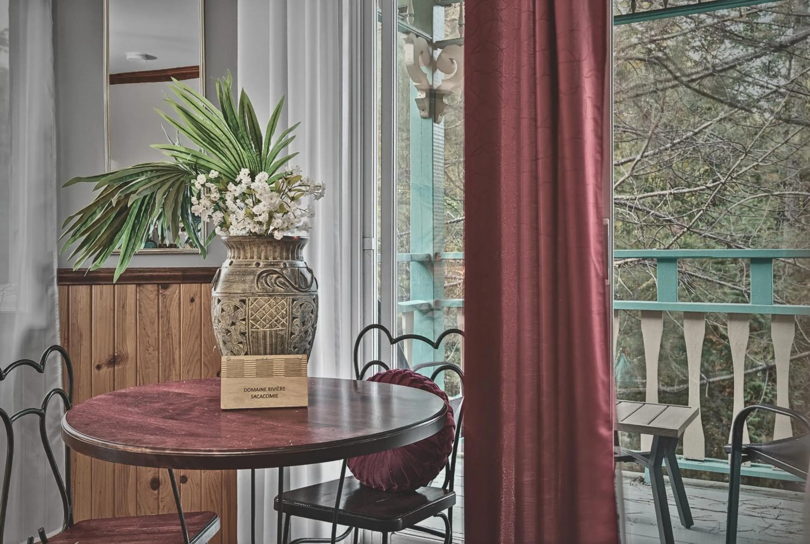 Domaine Rivière Sacacomie Chalets et Bed and Breakfast -Manoir Canergie