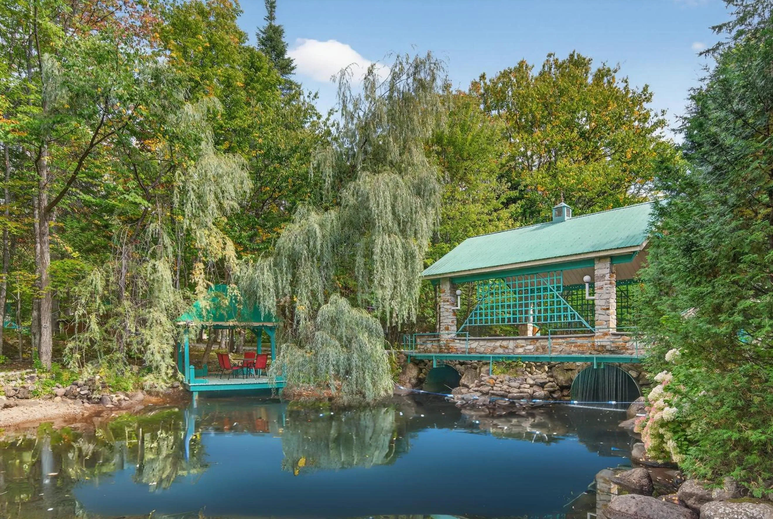 Domaine Rivière Sacacomie Chalets et Bed and Breakfast -Manoir Canergie