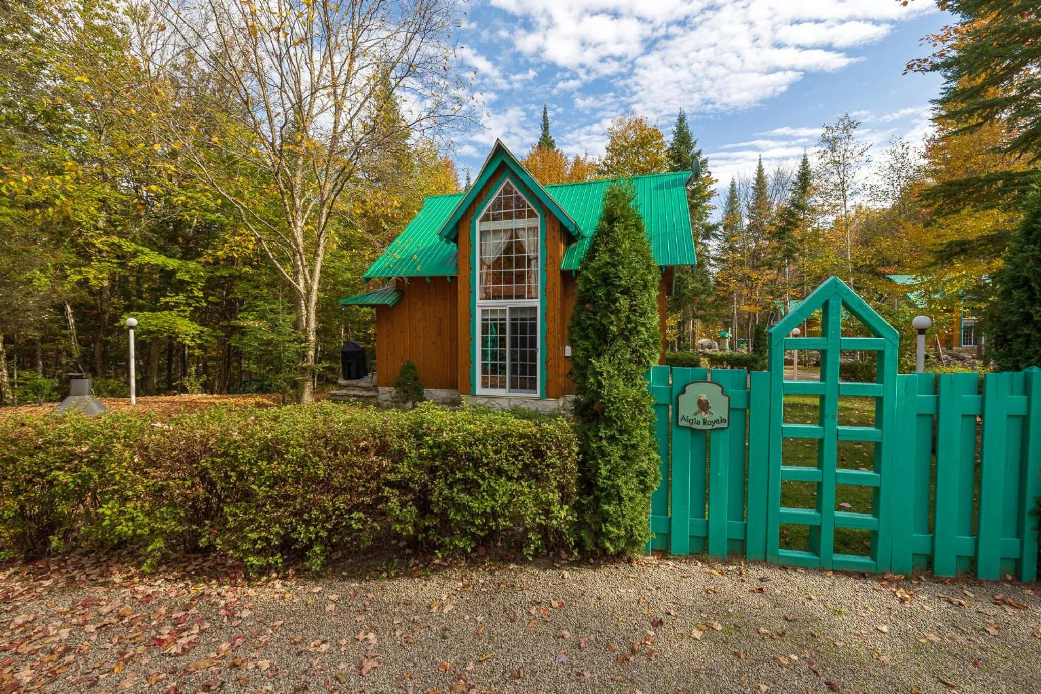 Domaine Rivière Sacacomie Chalets et Bed and Breakfast -Manoir Canergie